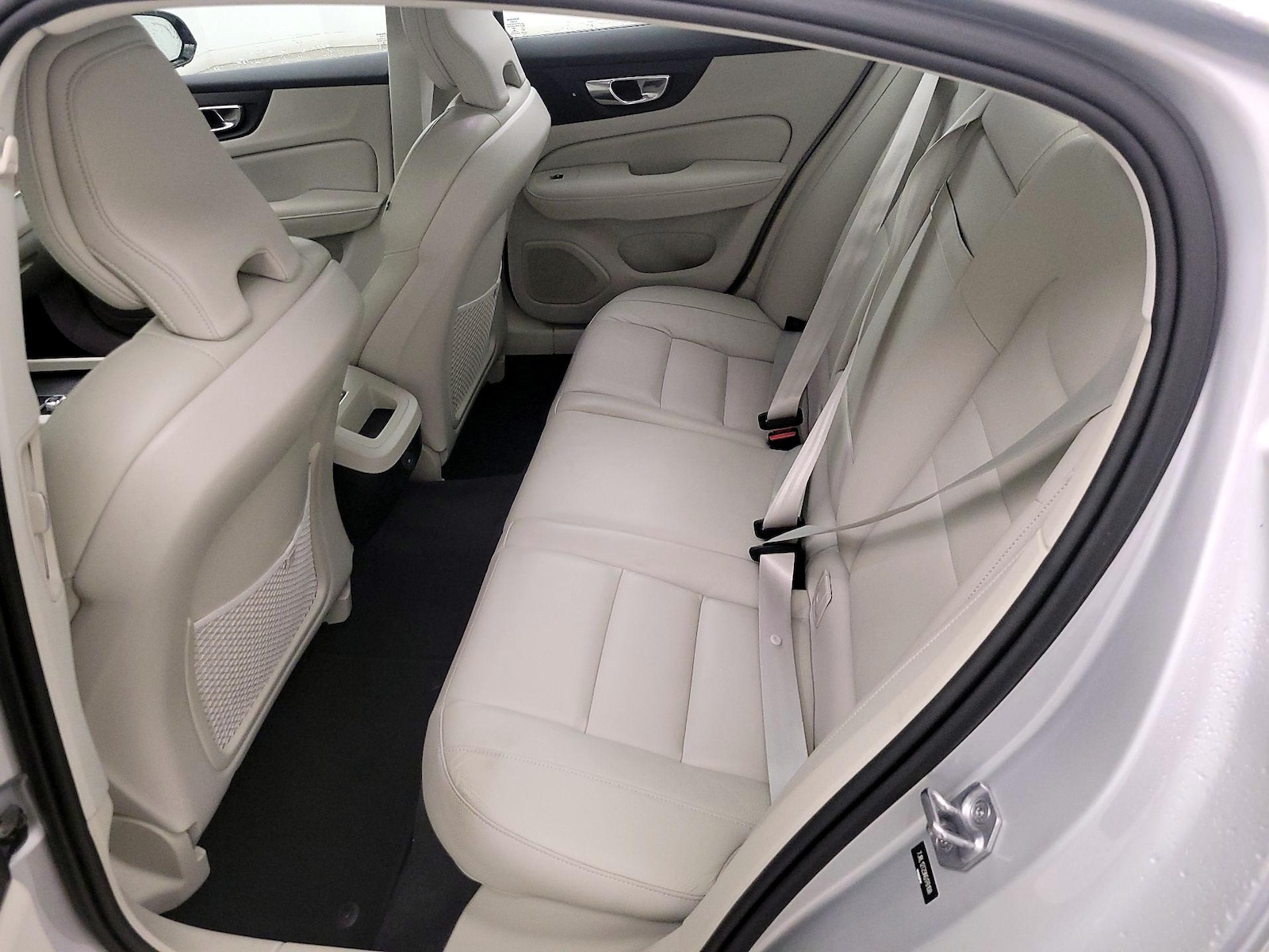 2022 Volvo S60 Momentum - Photo 17