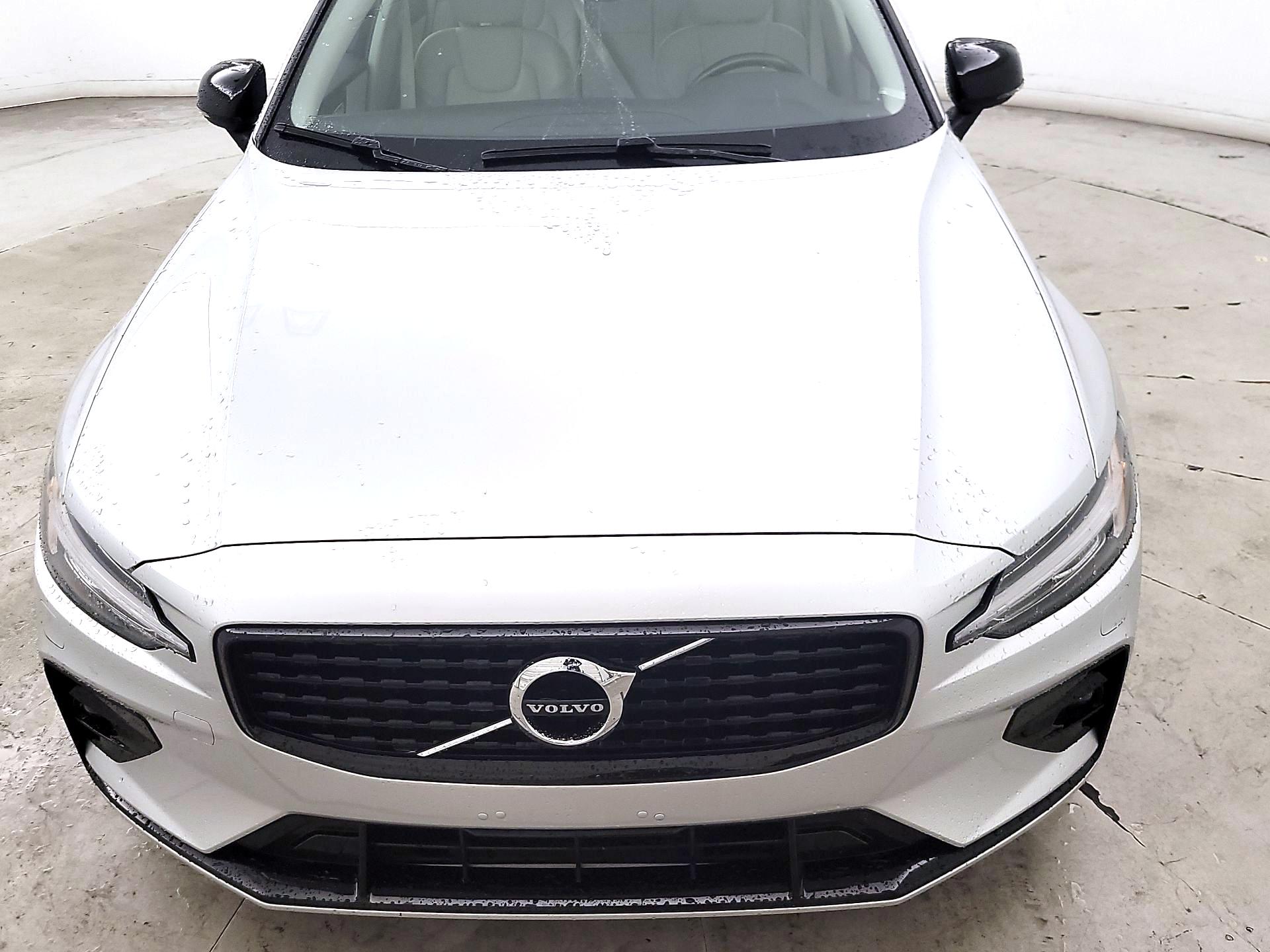 Thumbnail: 2022 Volvo S60 - 2