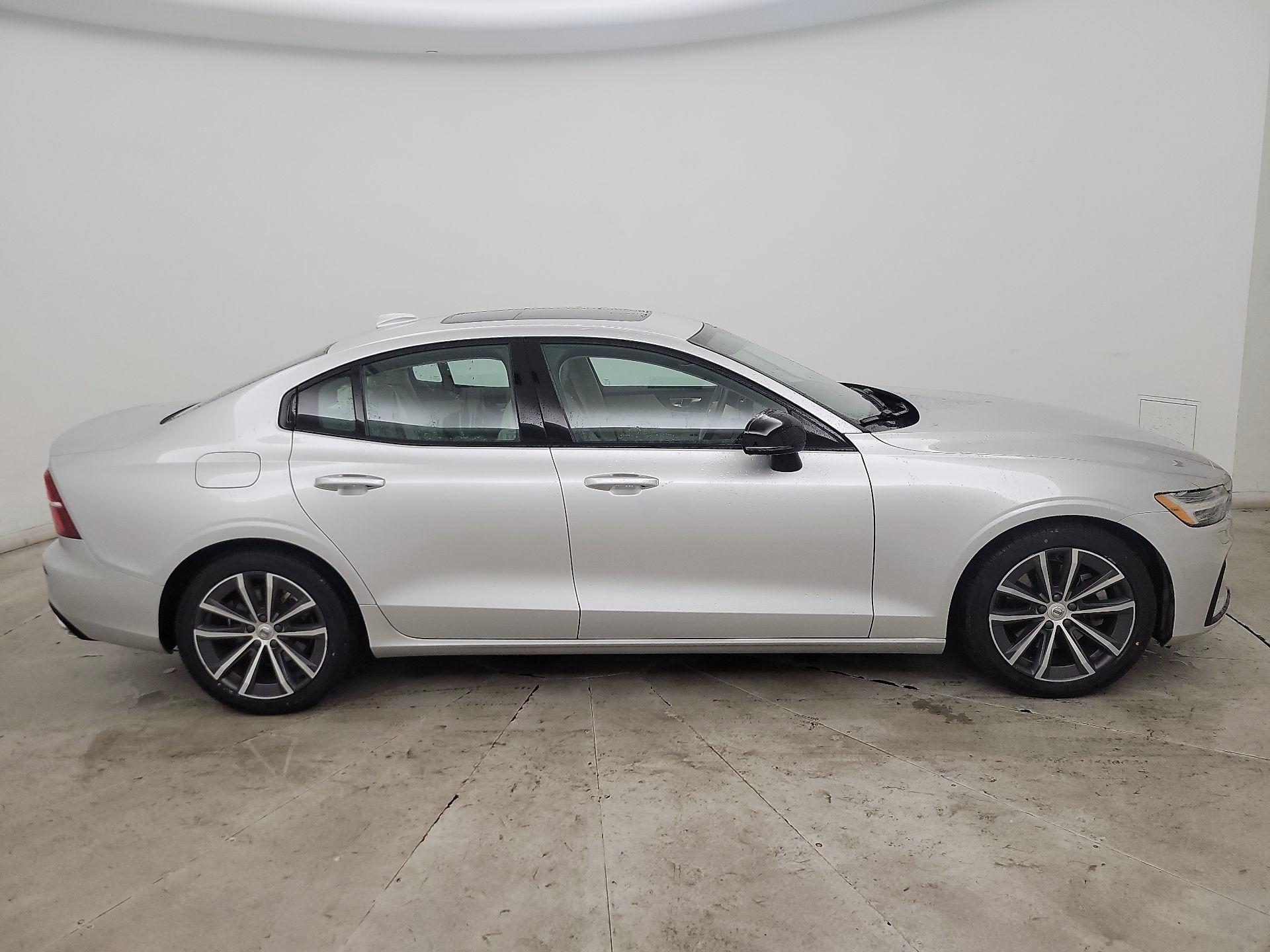 Thumbnail: 2022 Volvo S60 - 4