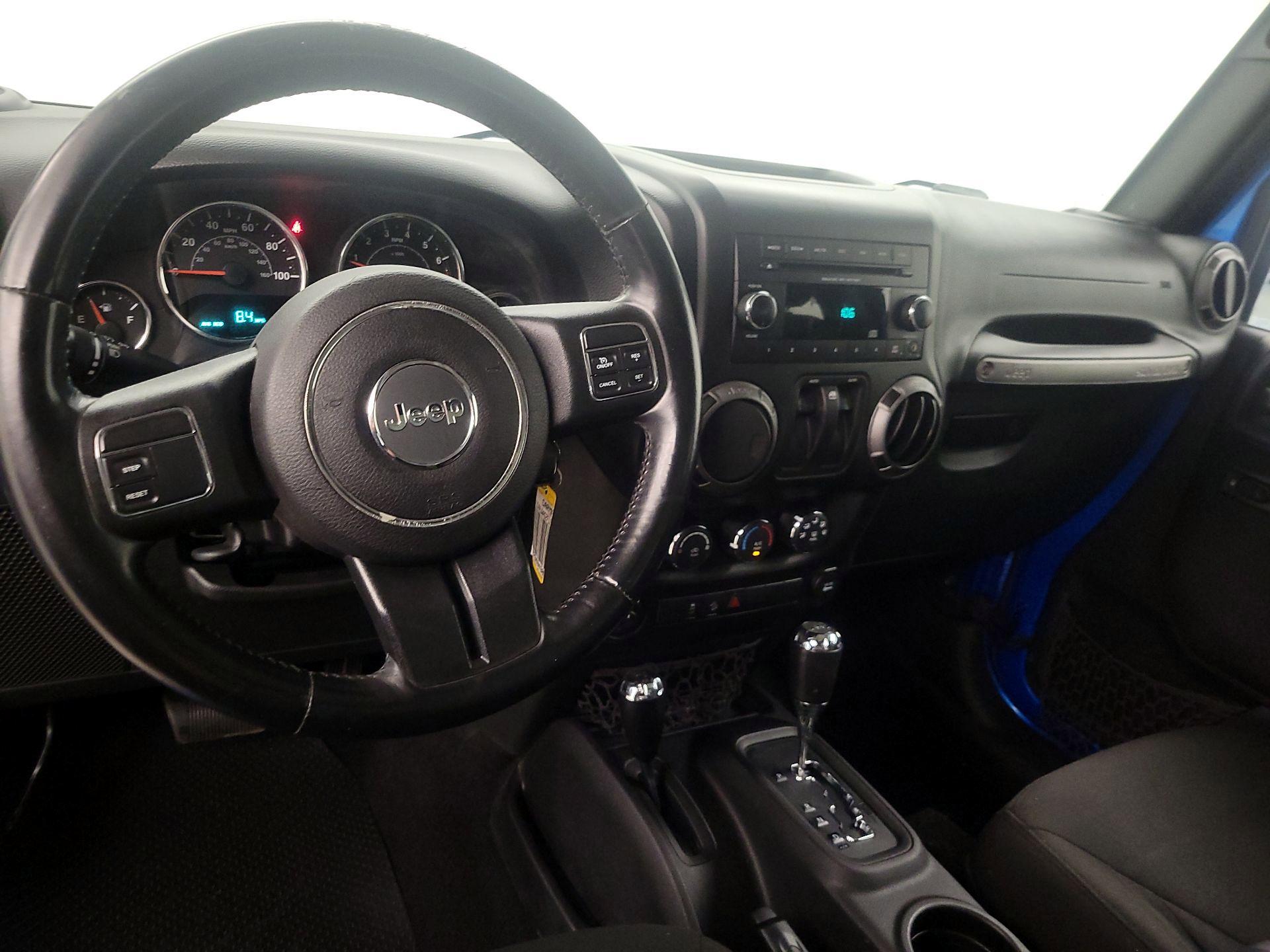 Thumbnail: 2015 Jeep Wrangler - 9