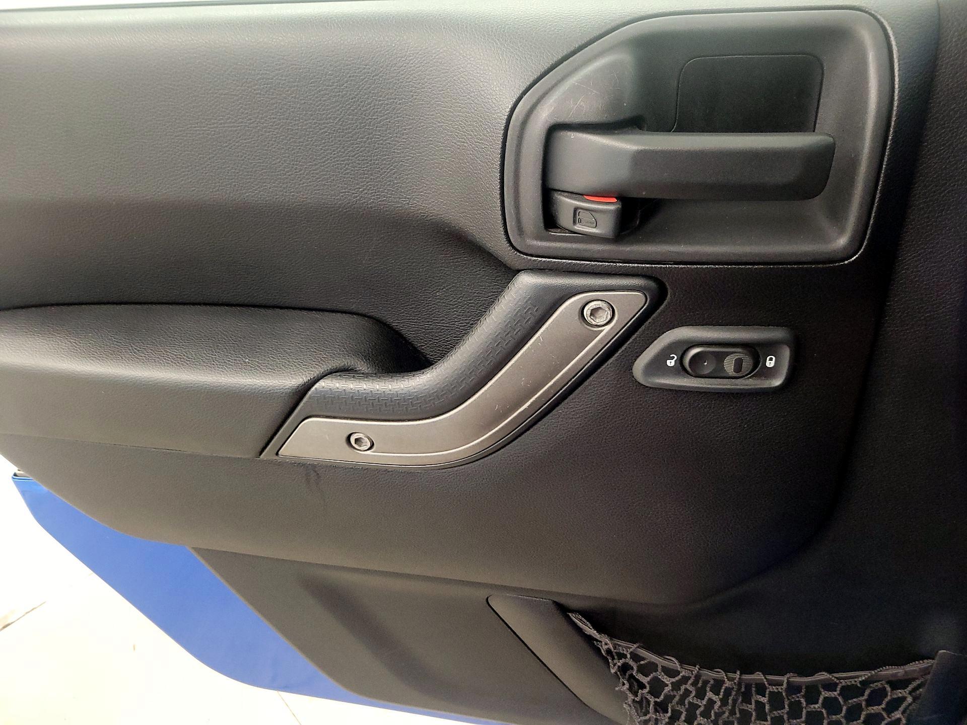 Thumbnail: 2015 Jeep Wrangler - 12