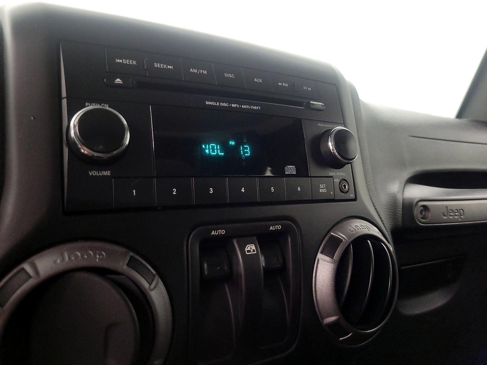 Thumbnail: 2015 Jeep Wrangler - 13