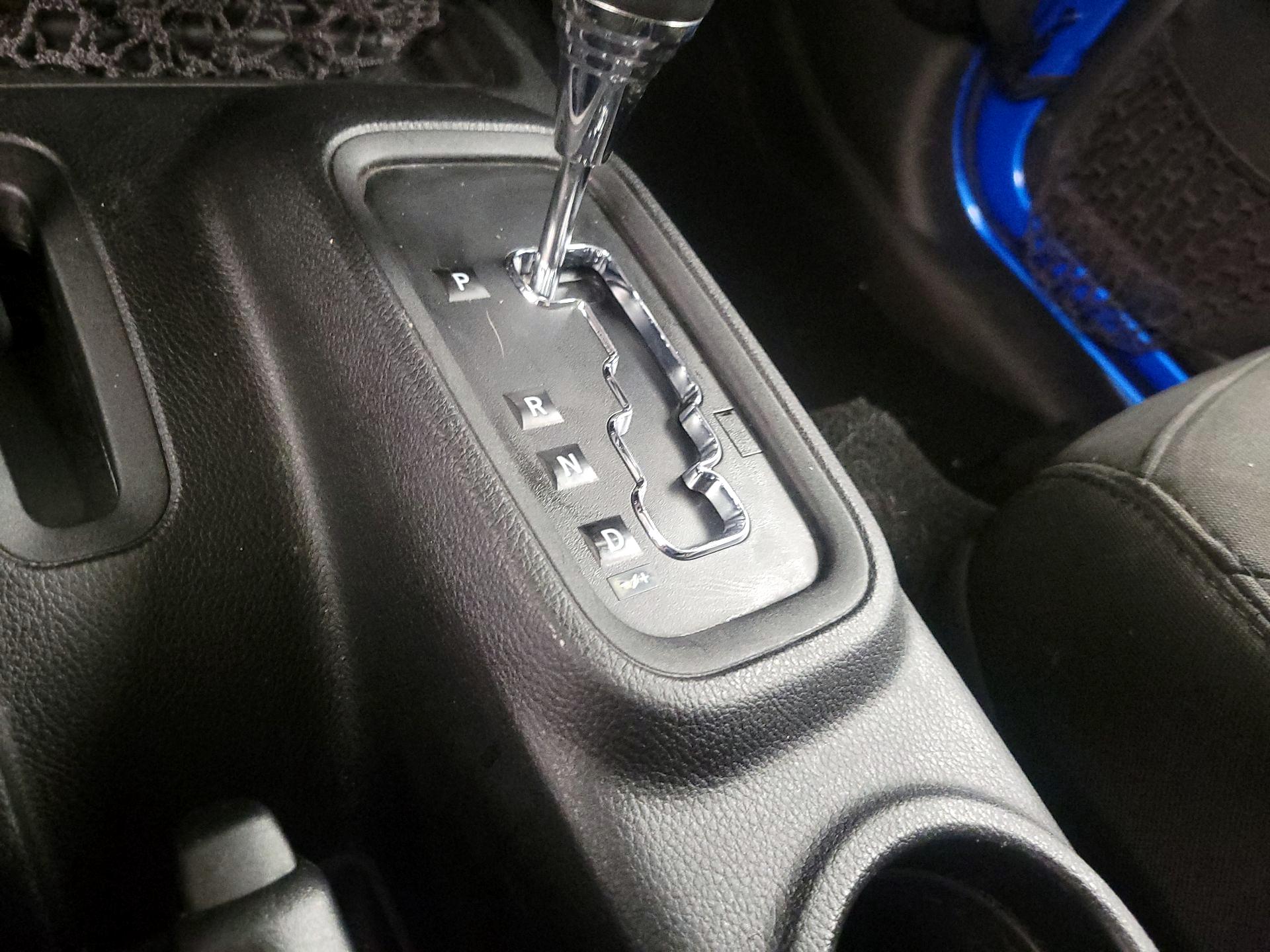 Thumbnail: 2015 Jeep Wrangler - 15