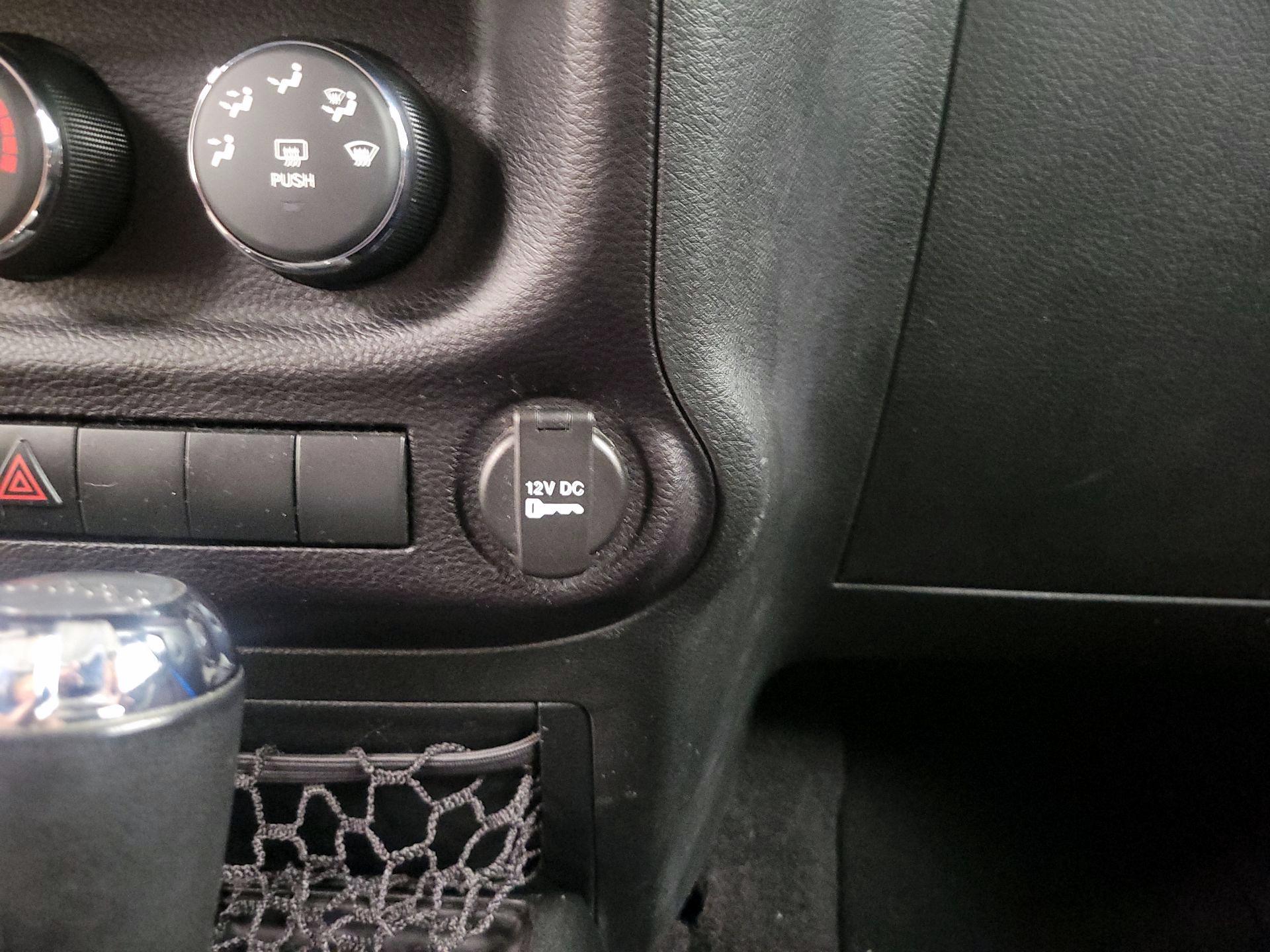 Thumbnail: 2015 Jeep Wrangler - 16
