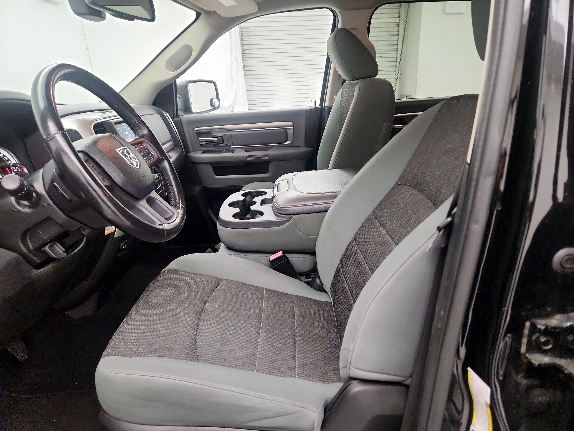 Thumbnail: 2020 RAM 1500 Classic - 11
