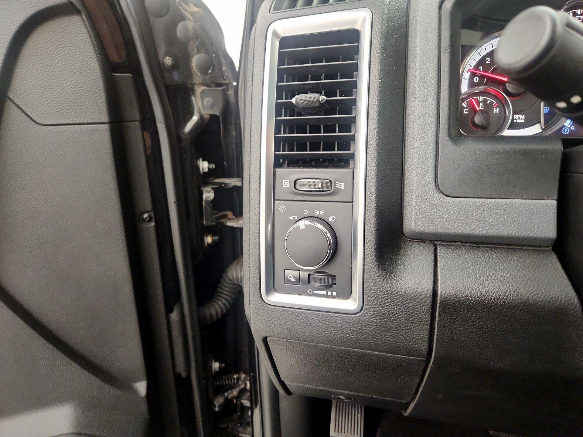Thumbnail: 2020 RAM 1500 Classic - 13