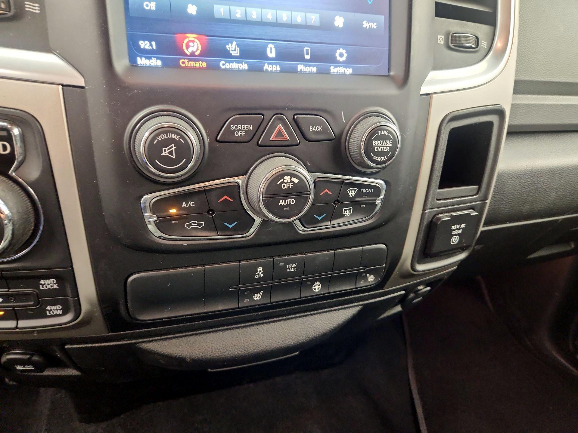 Thumbnail: 2020 RAM 1500 Classic - 16
