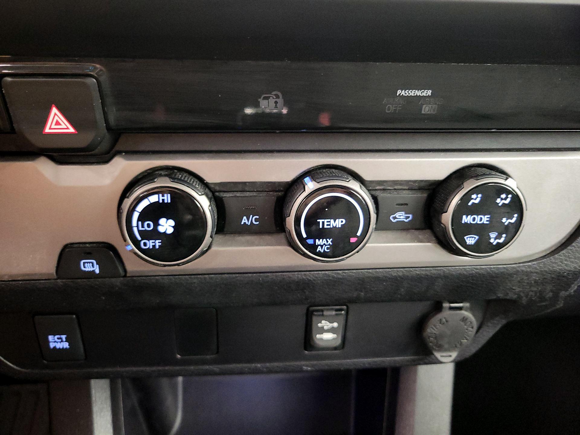 Thumbnail: 2016 Toyota Tacoma - 16