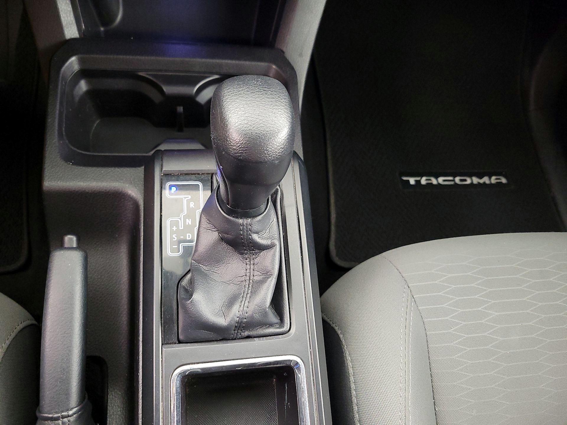Thumbnail: 2016 Toyota Tacoma - 17
