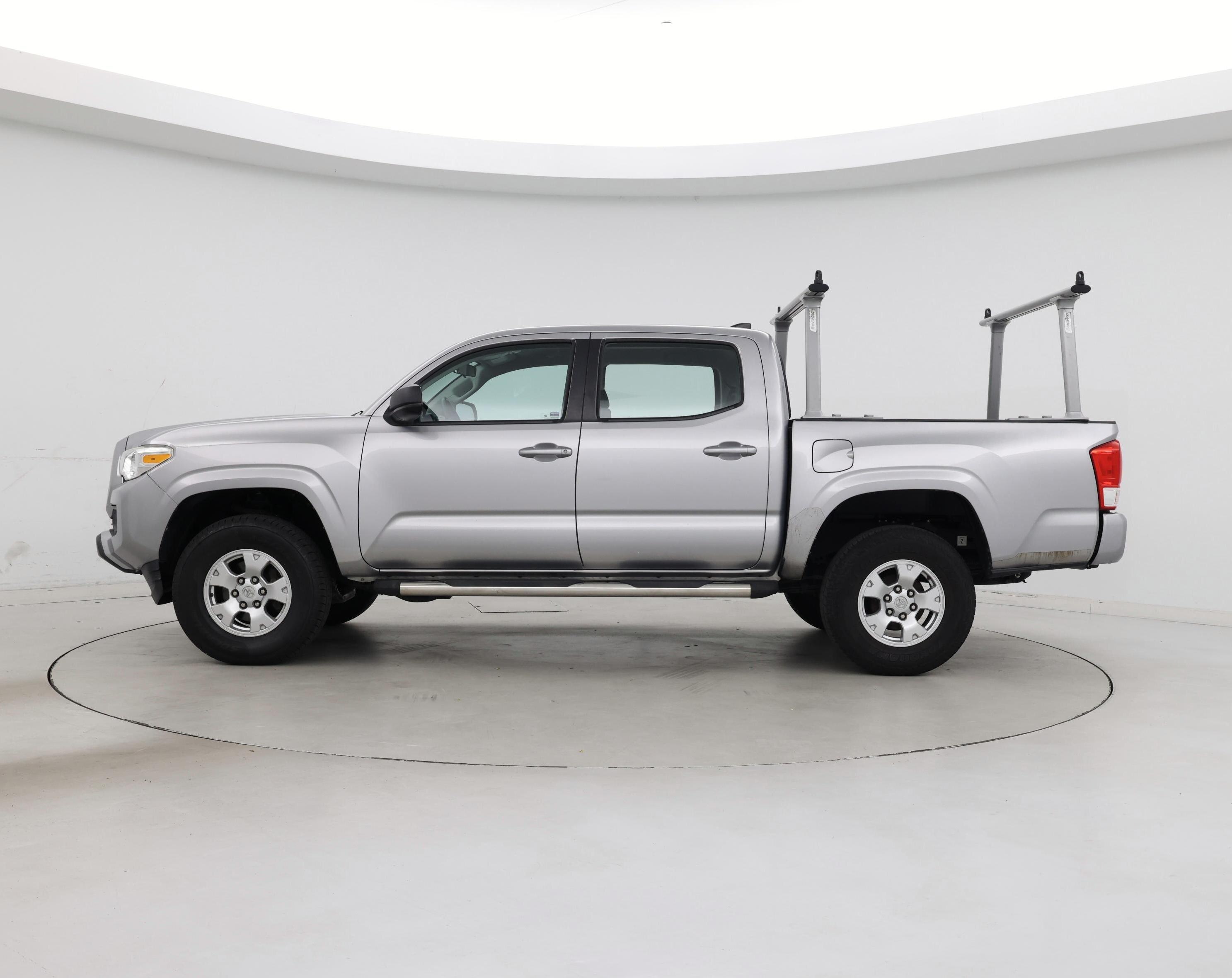 Thumbnail: 2016 Toyota Tacoma - 3