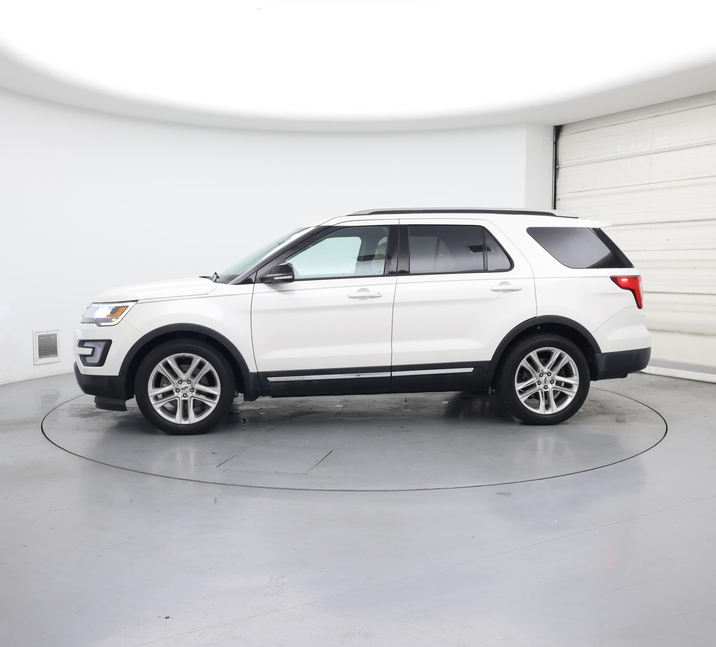 Thumbnail: 2017 Ford Explorer - 3