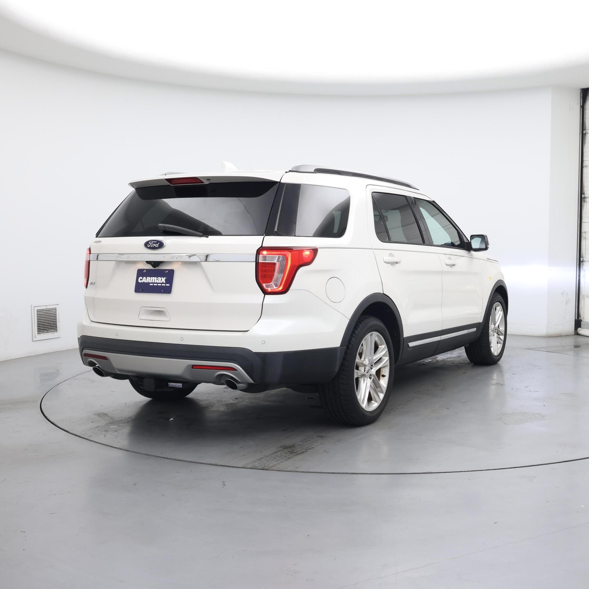 Thumbnail: 2017 Ford Explorer - 8