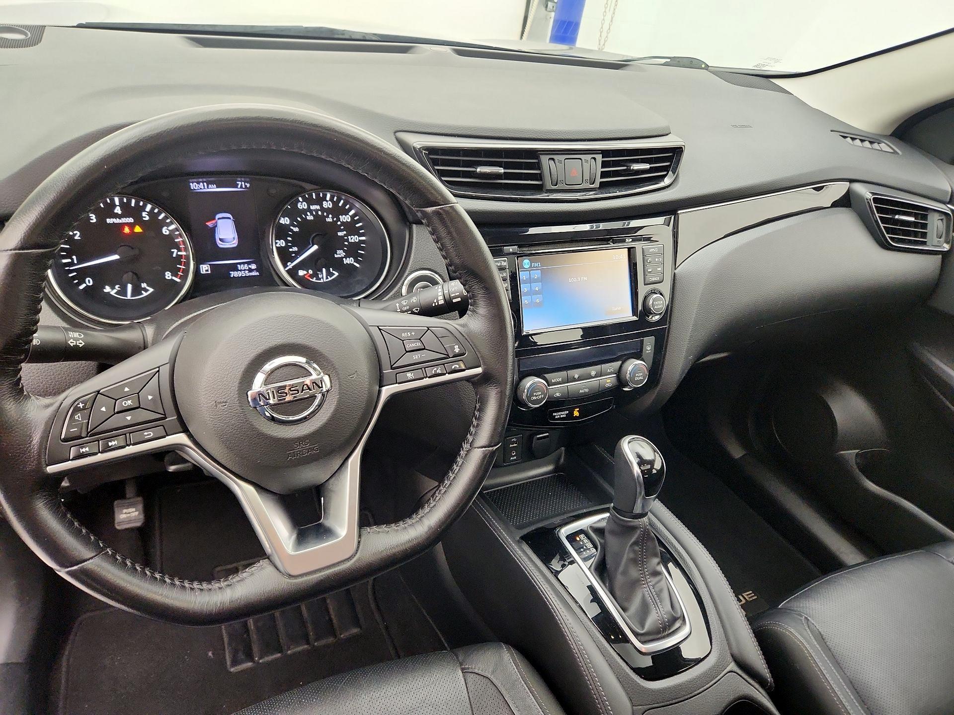 Thumbnail: 2017 Nissan Rogue Sport - 9