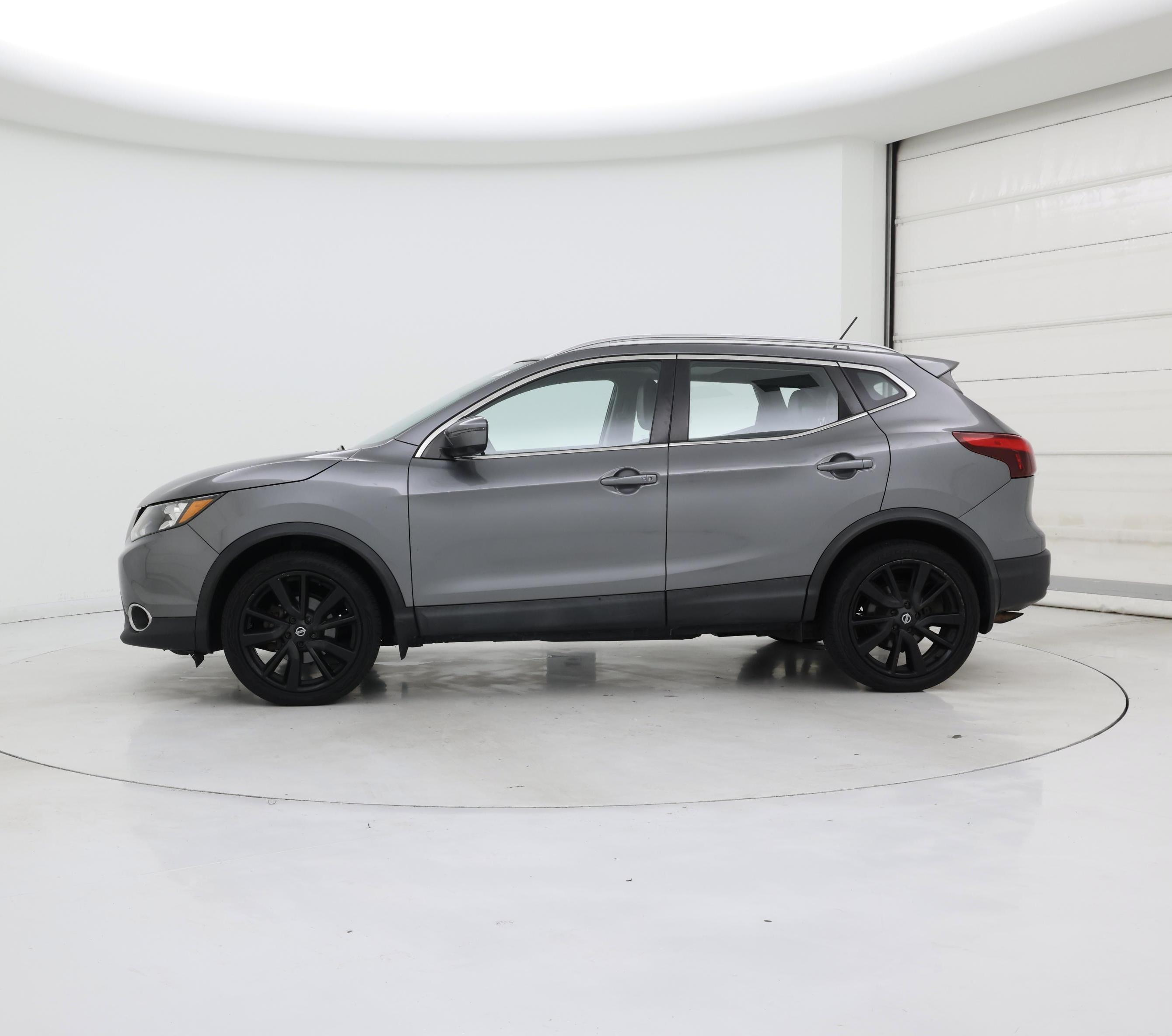 Thumbnail: 2017 Nissan Rogue Sport - 3