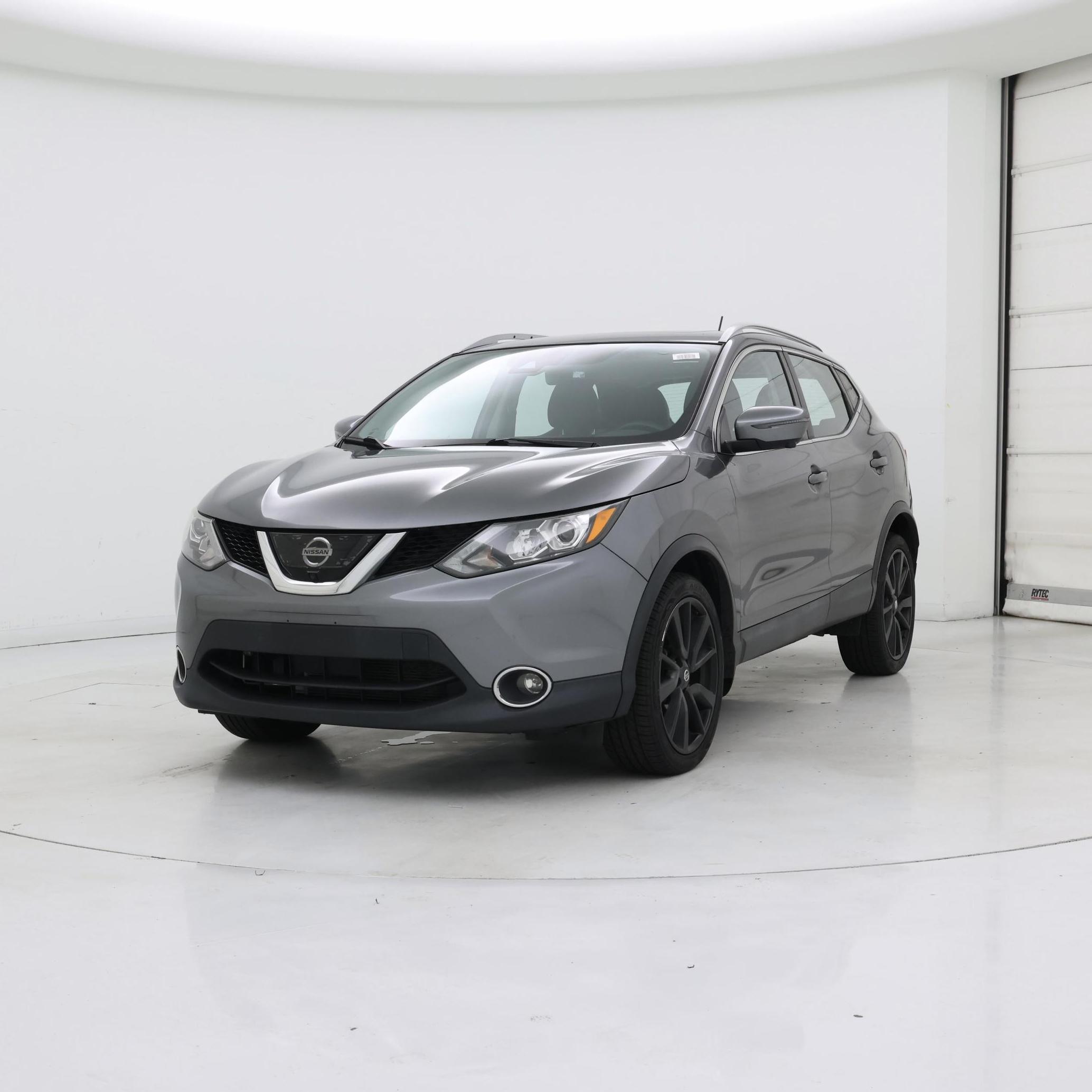 Thumbnail: 2017 Nissan Rogue Sport - 4
