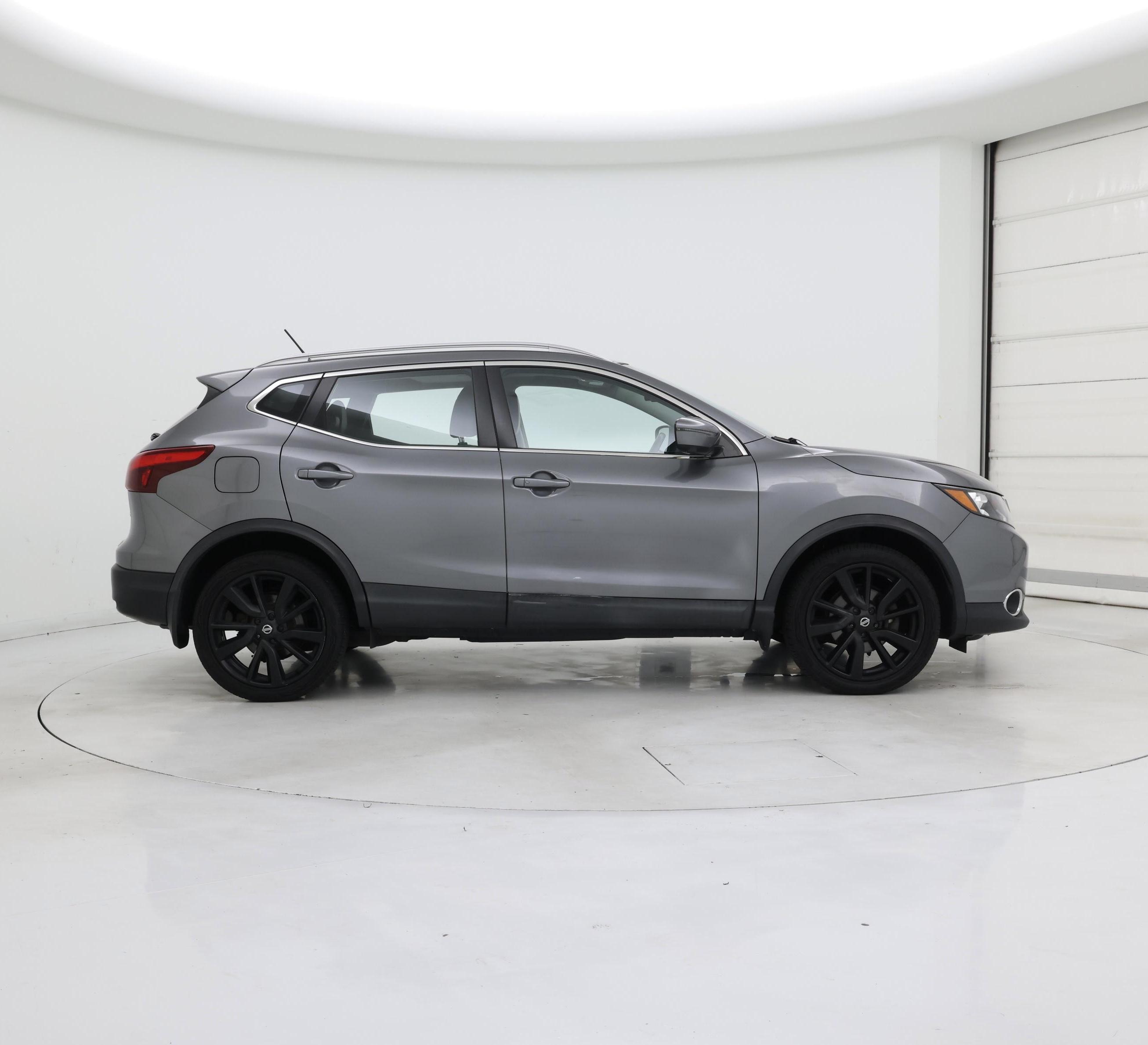 Thumbnail: 2017 Nissan Rogue Sport - 7