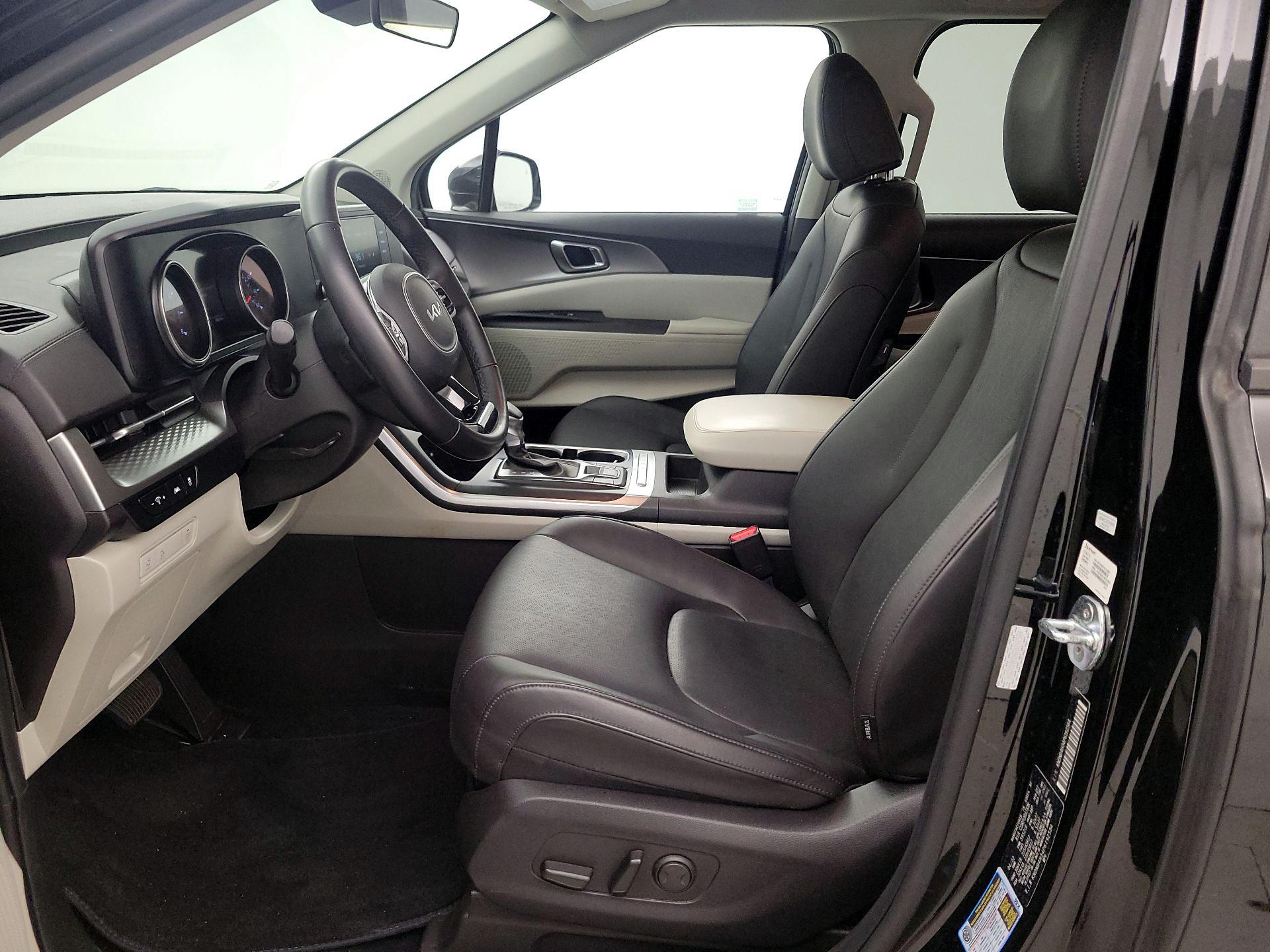 Thumbnail: 2023 Kia Carnival - 11