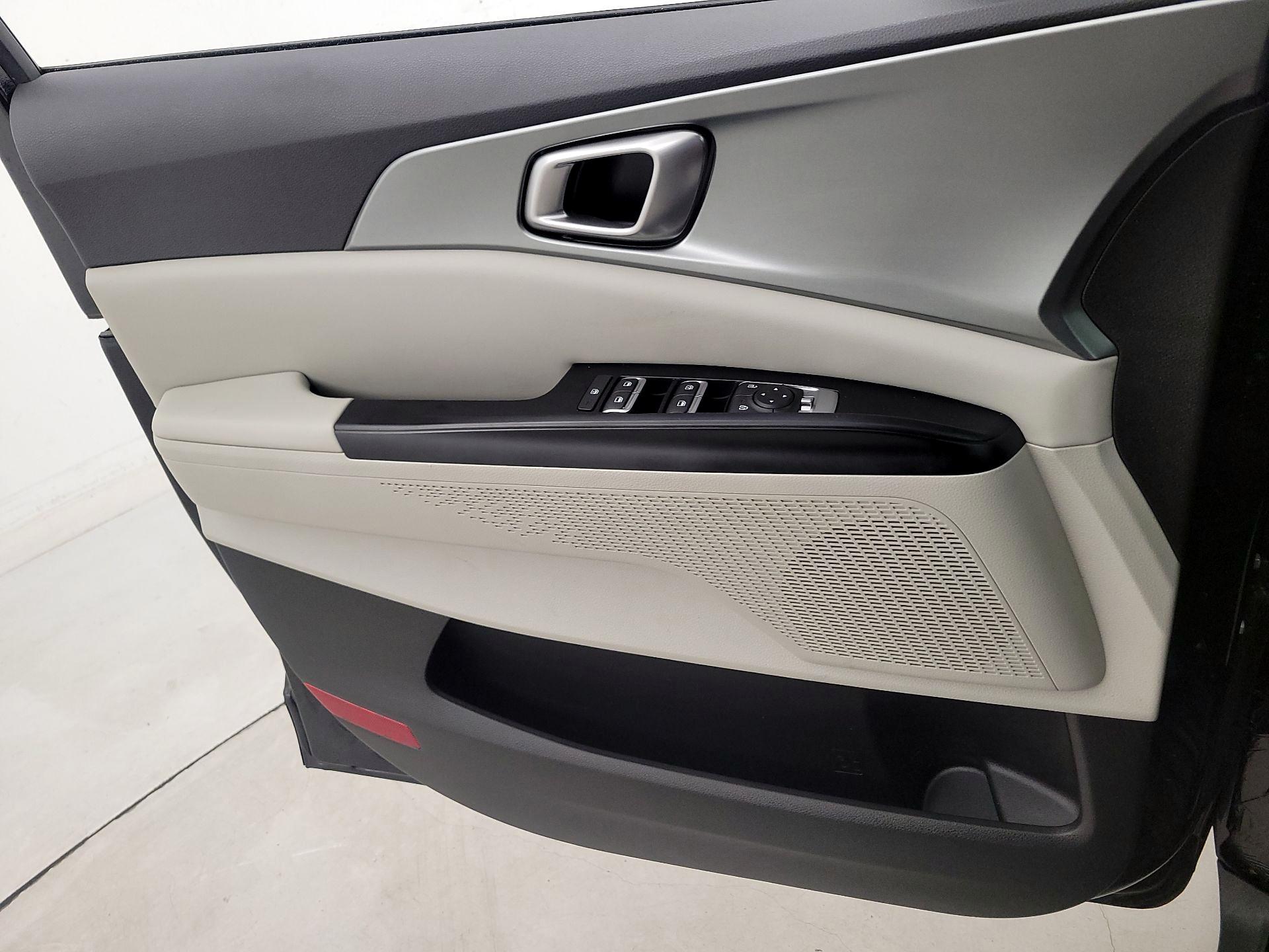 Thumbnail: 2023 Kia Carnival - 12