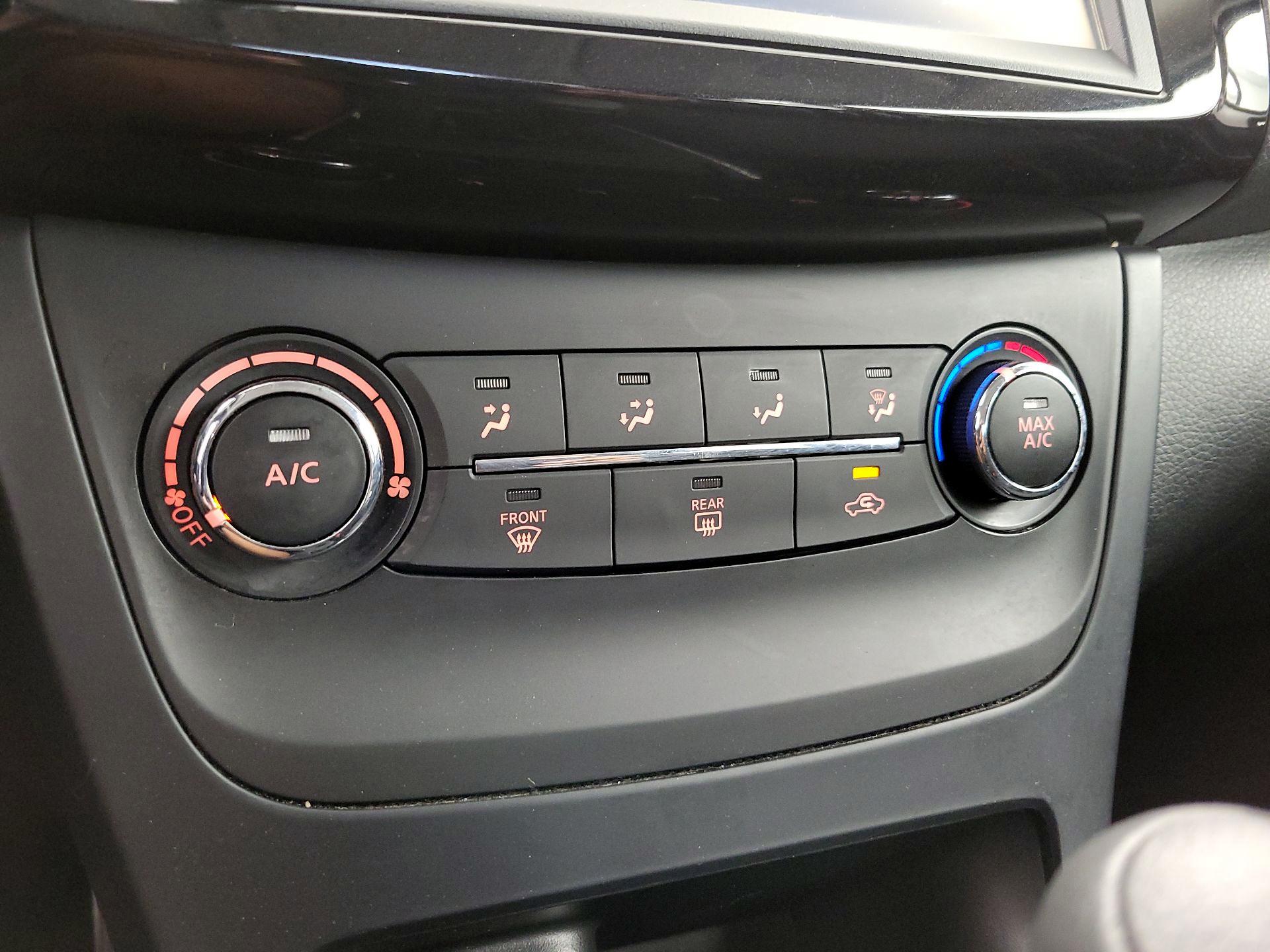 Thumbnail: 2019 Nissan Sentra - 16
