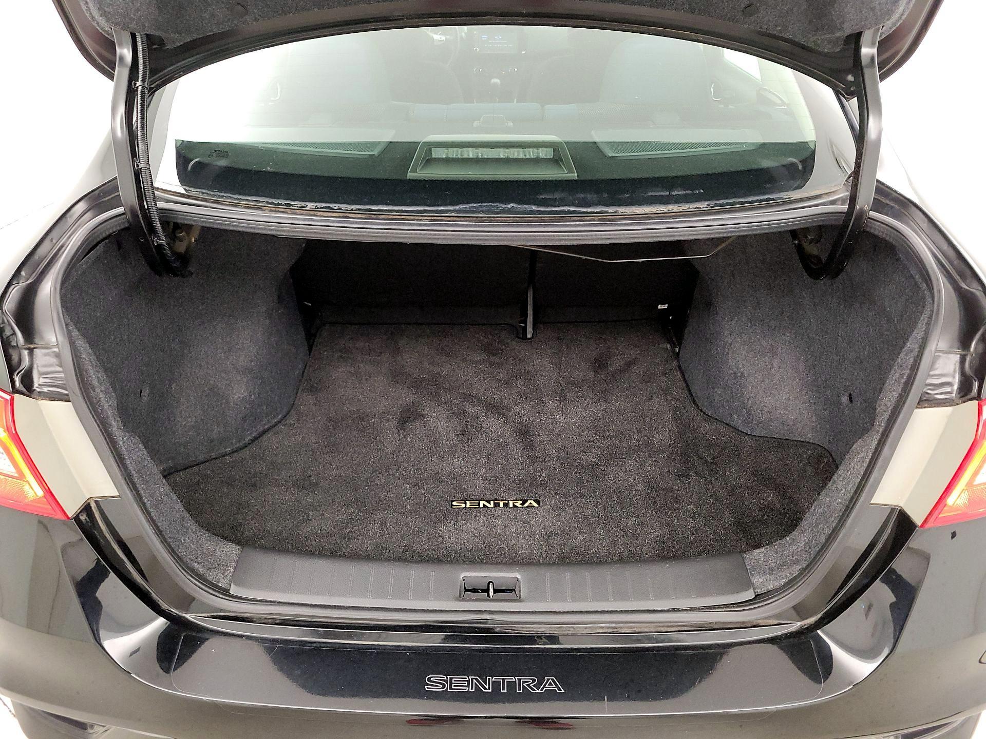 Thumbnail: 2019 Nissan Sentra - 19