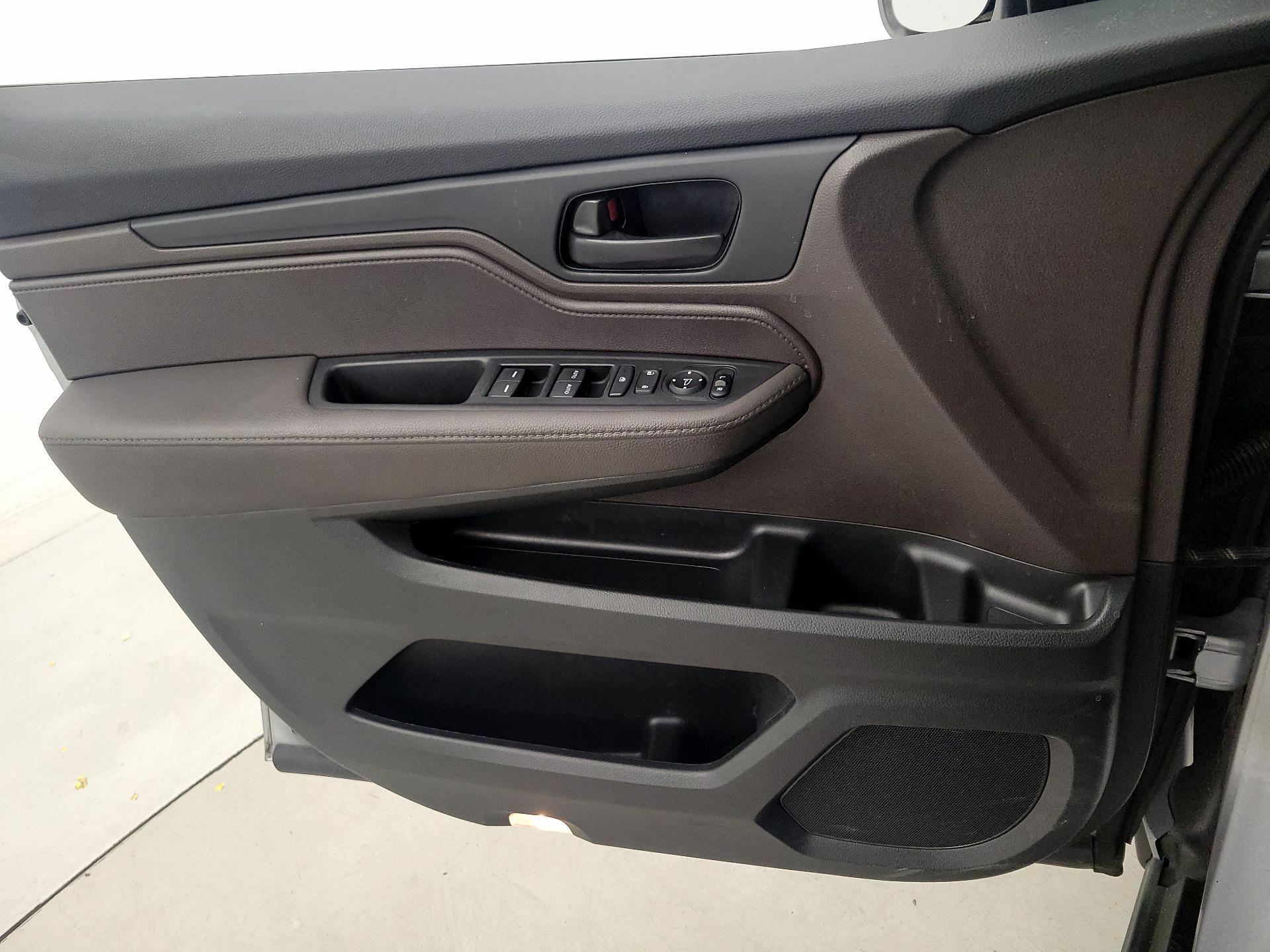 Thumbnail: 2019 Honda Odyssey - 12