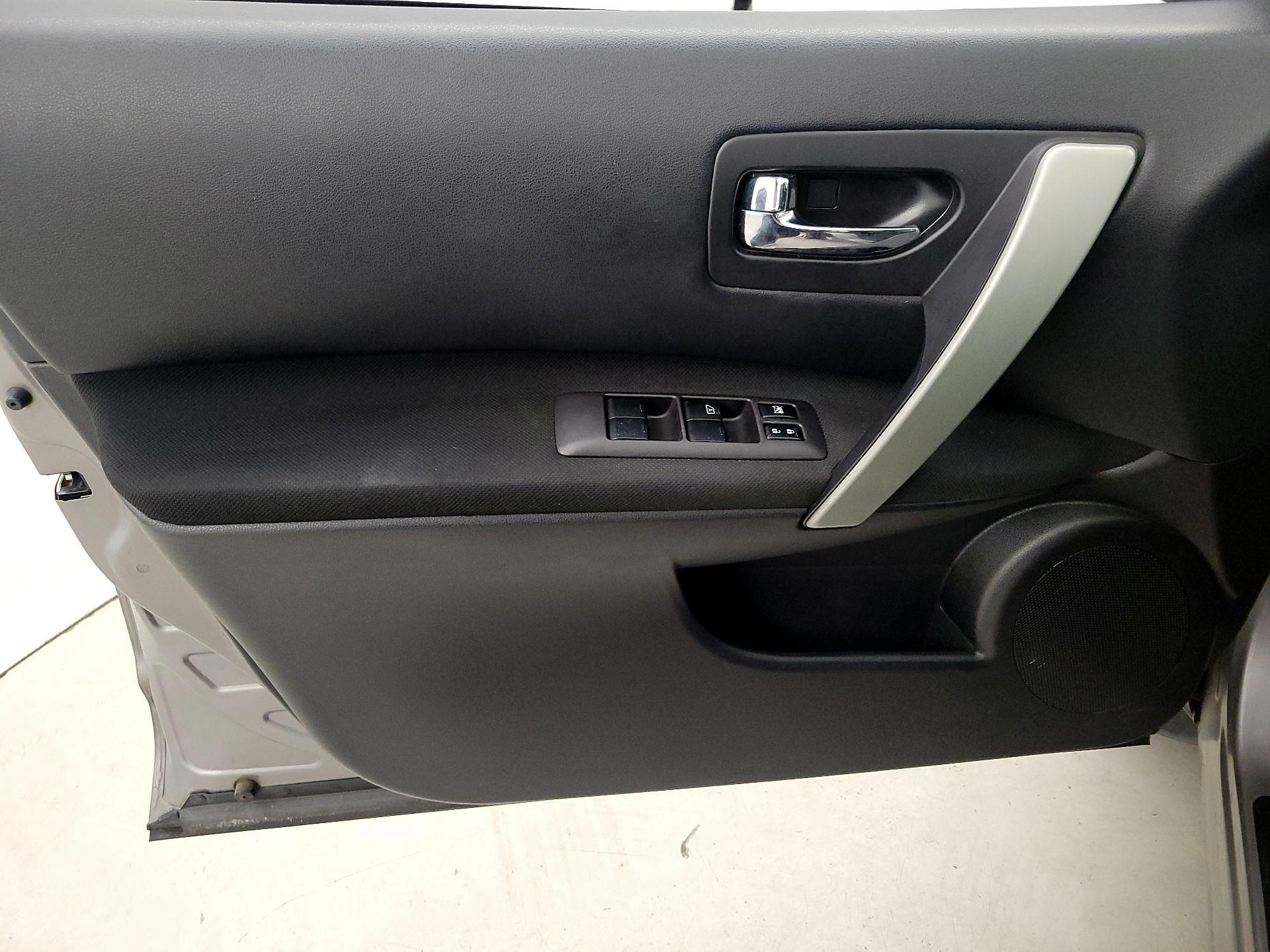 Thumbnail: 2013 Nissan Rogue - 12