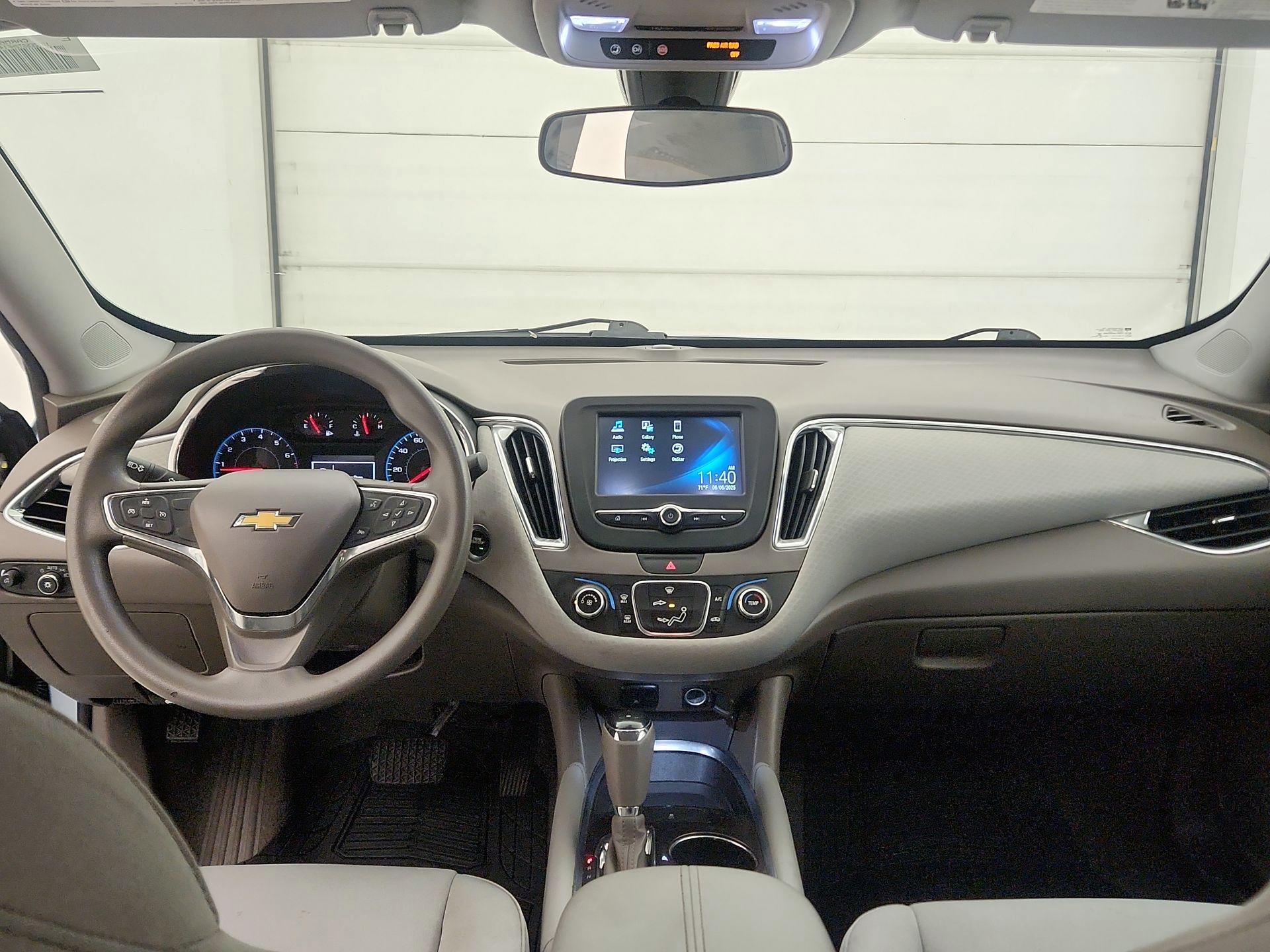 Thumbnail: 2017 Chevrolet Malibu - 9
