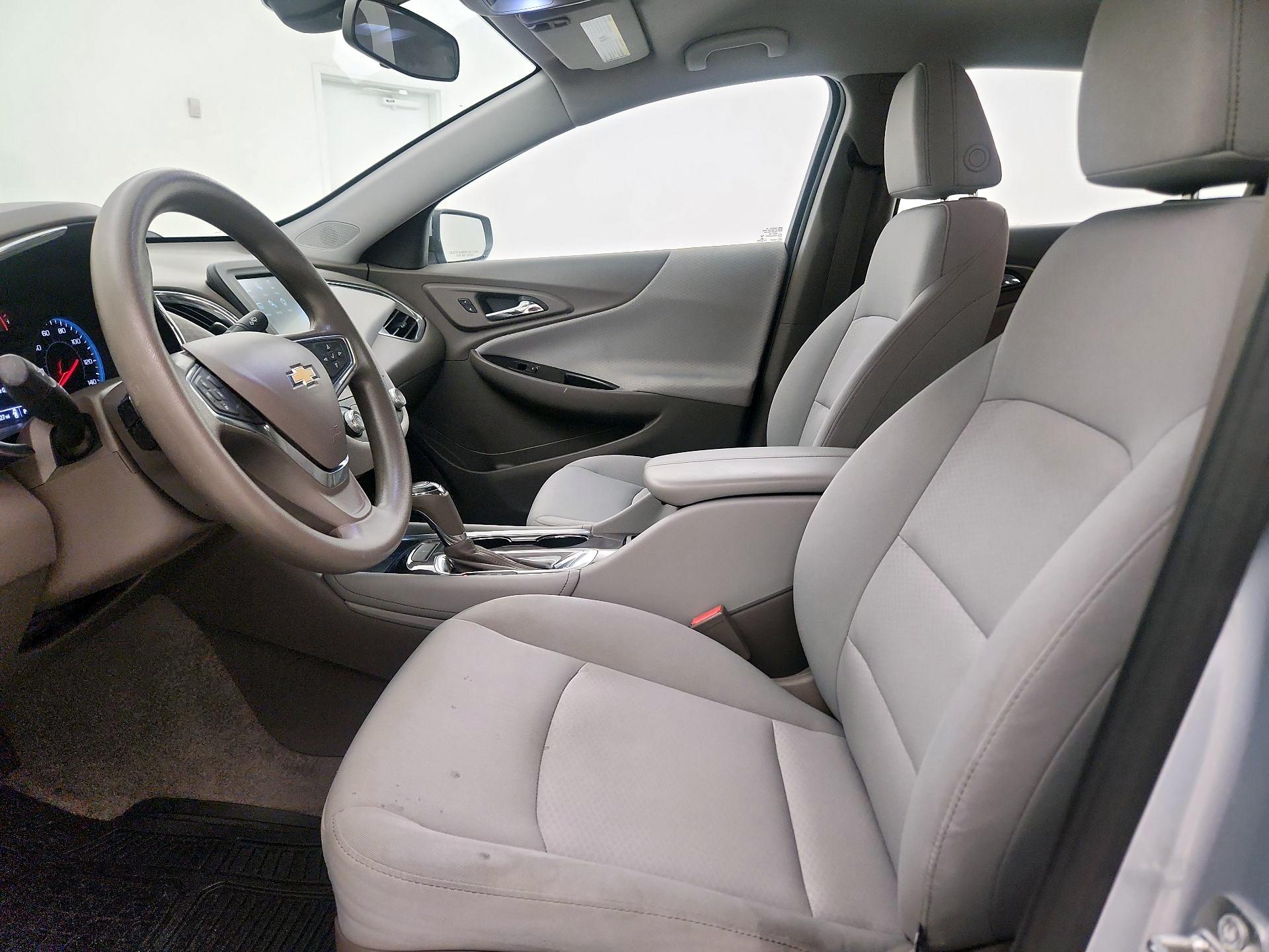 Thumbnail: 2017 Chevrolet Malibu - 11