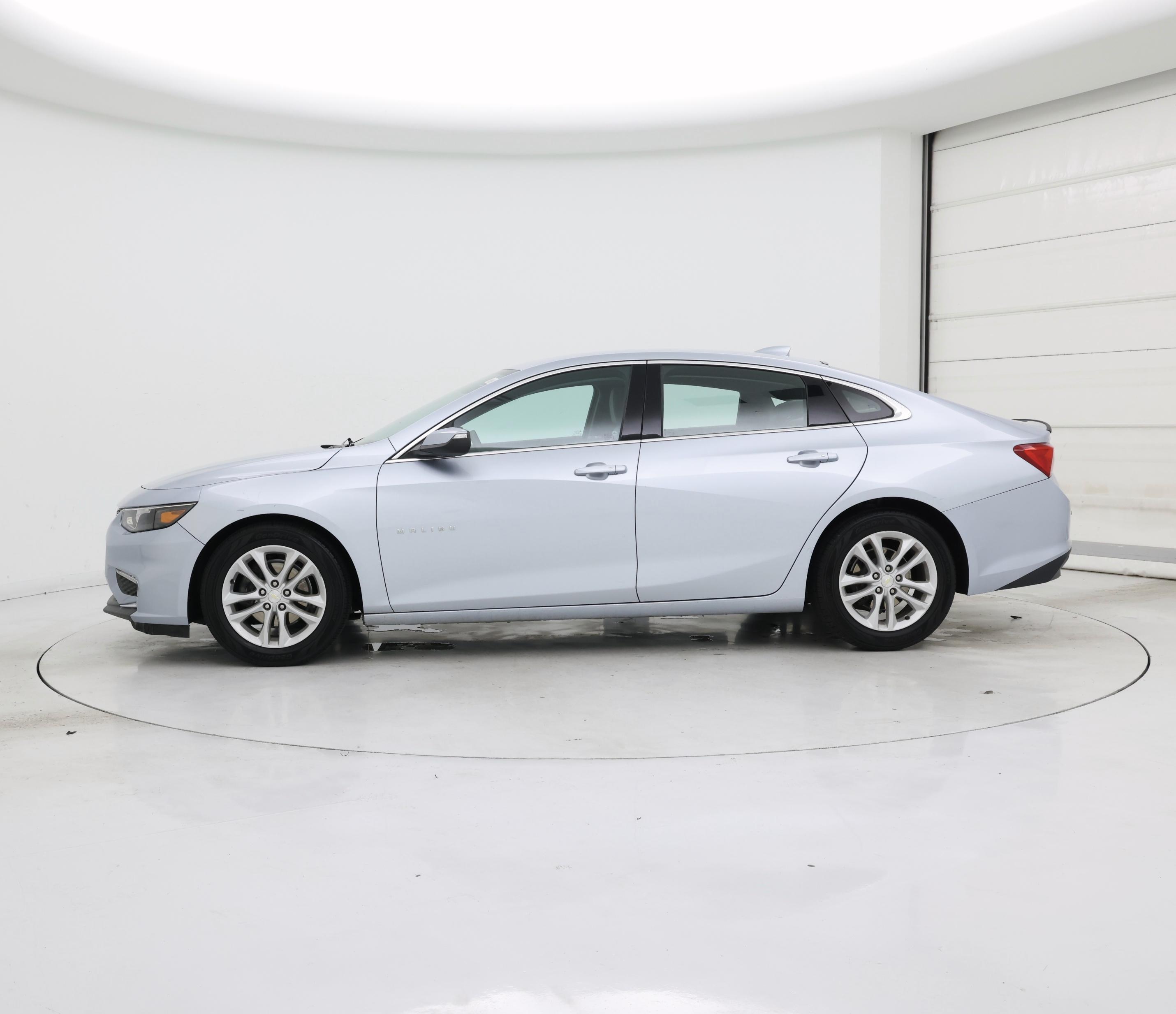 Thumbnail: 2017 Chevrolet Malibu - 3