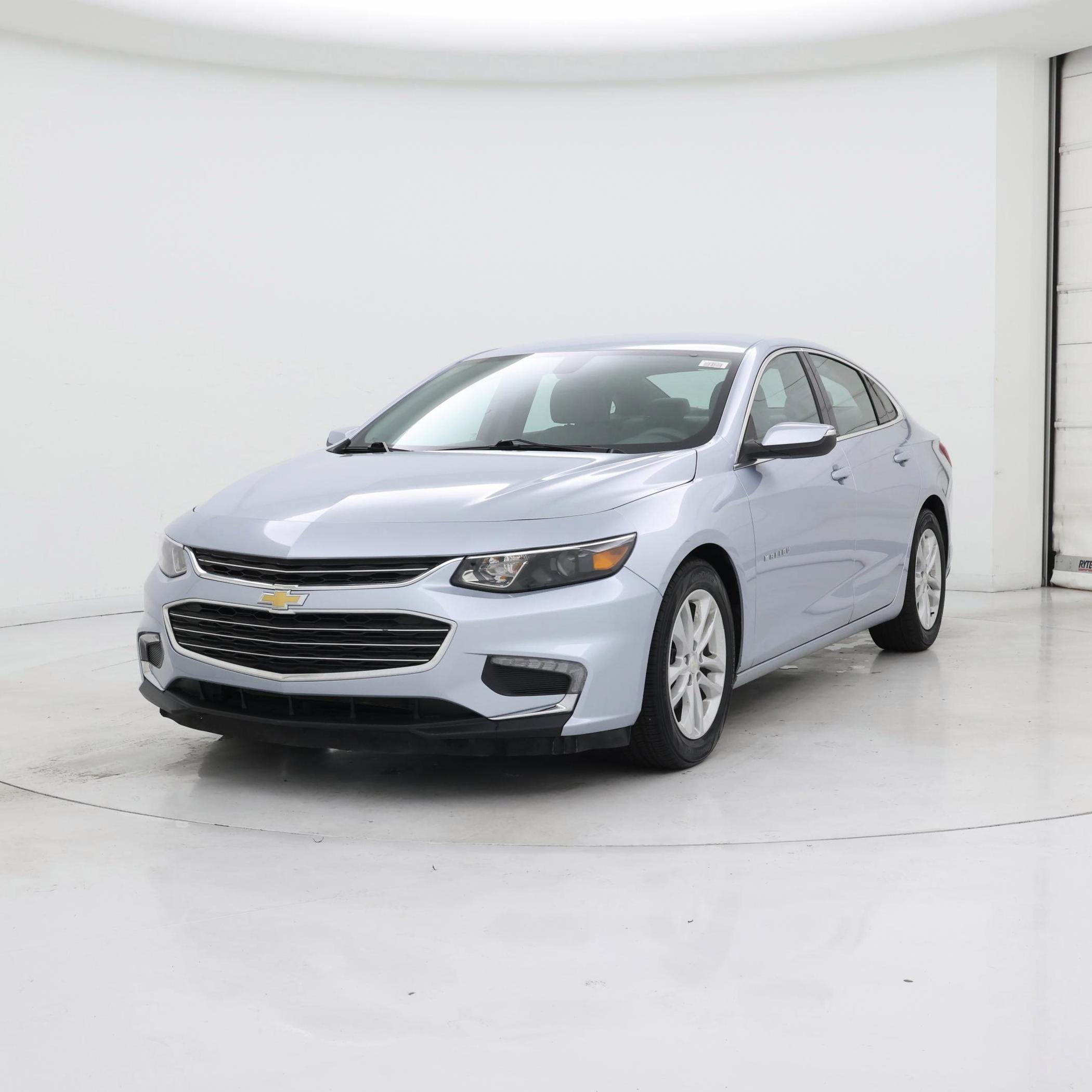 Thumbnail: 2017 Chevrolet Malibu - 4