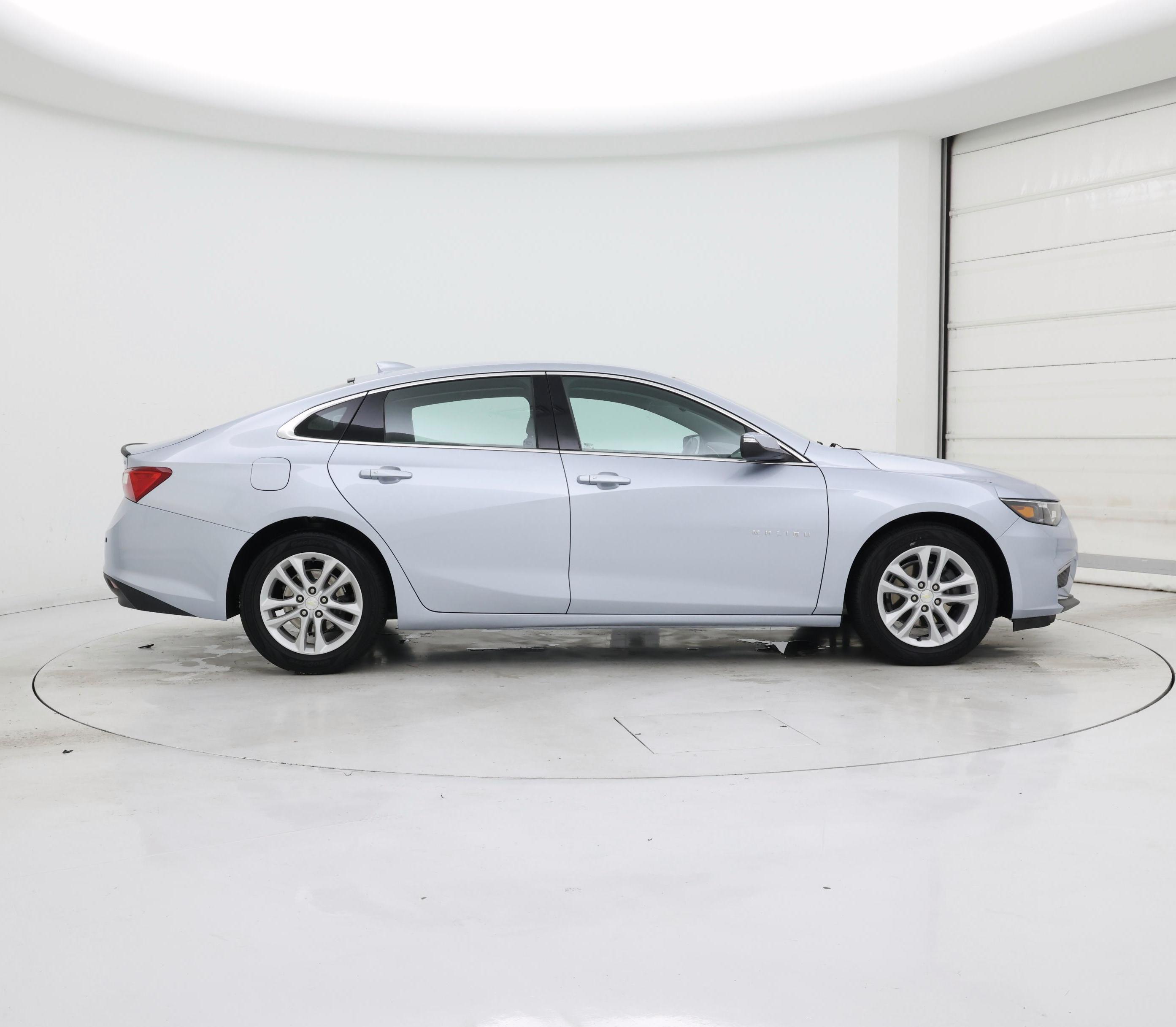 Thumbnail: 2017 Chevrolet Malibu - 7