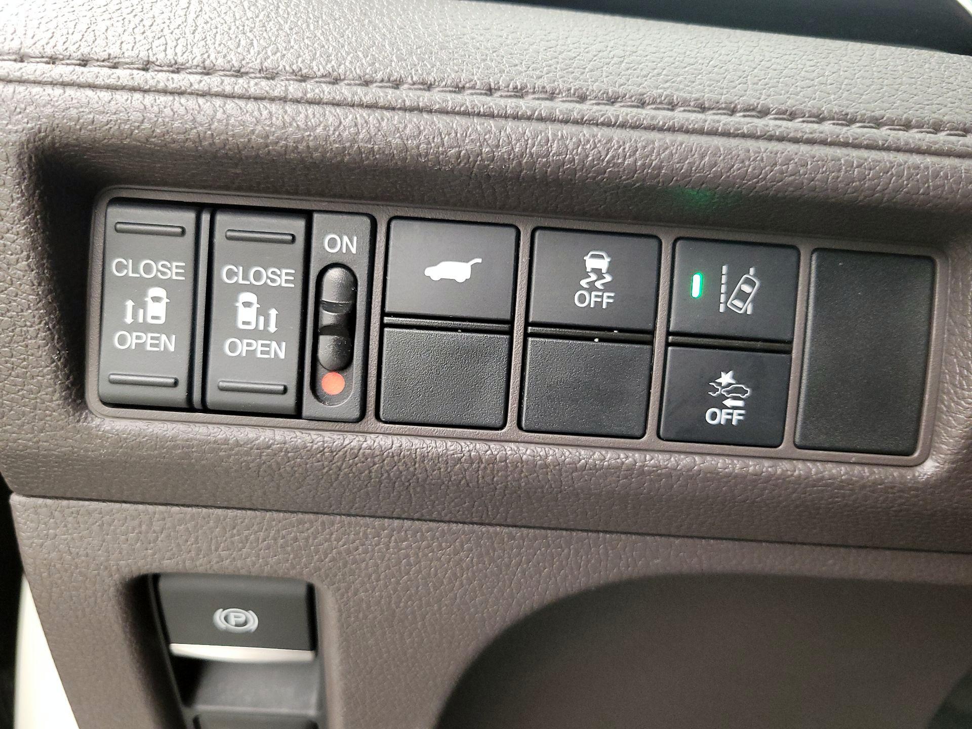 Thumbnail: 2019 Honda Odyssey - 13