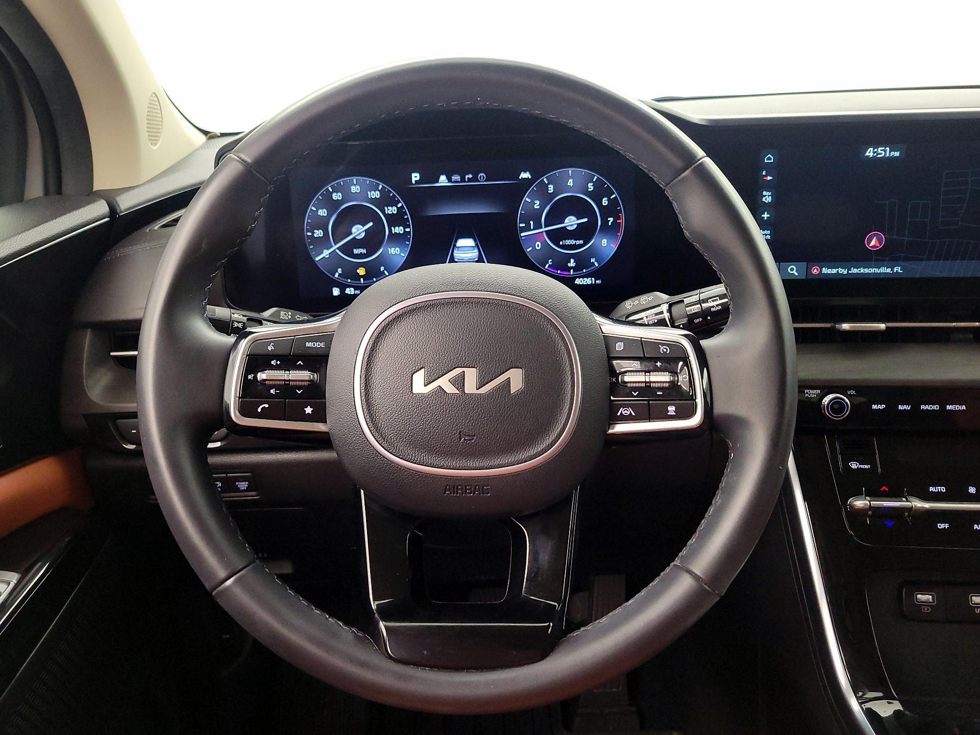 Thumbnail: 2023 Kia Carnival - 10