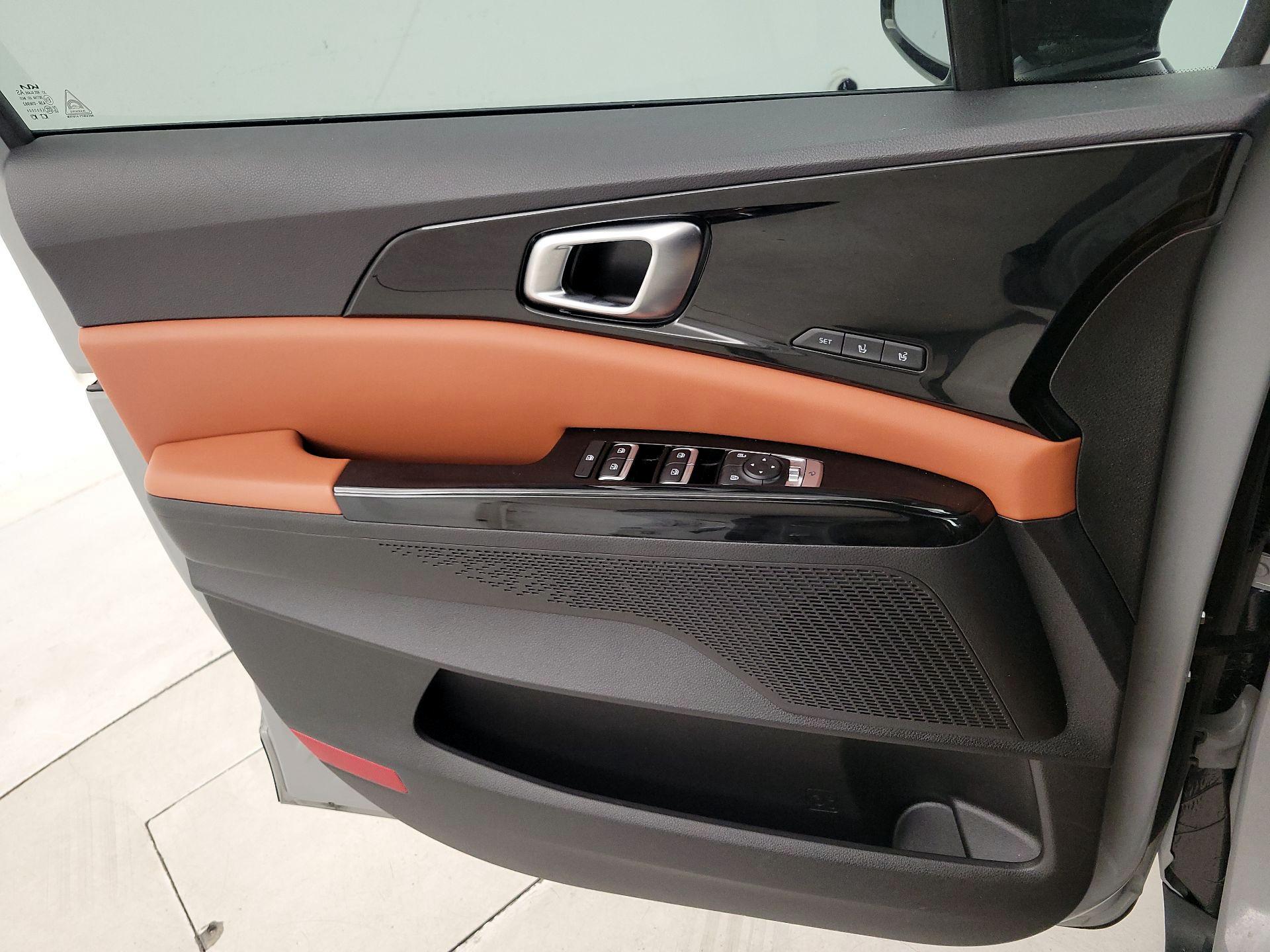 Thumbnail: 2023 Kia Carnival - 12