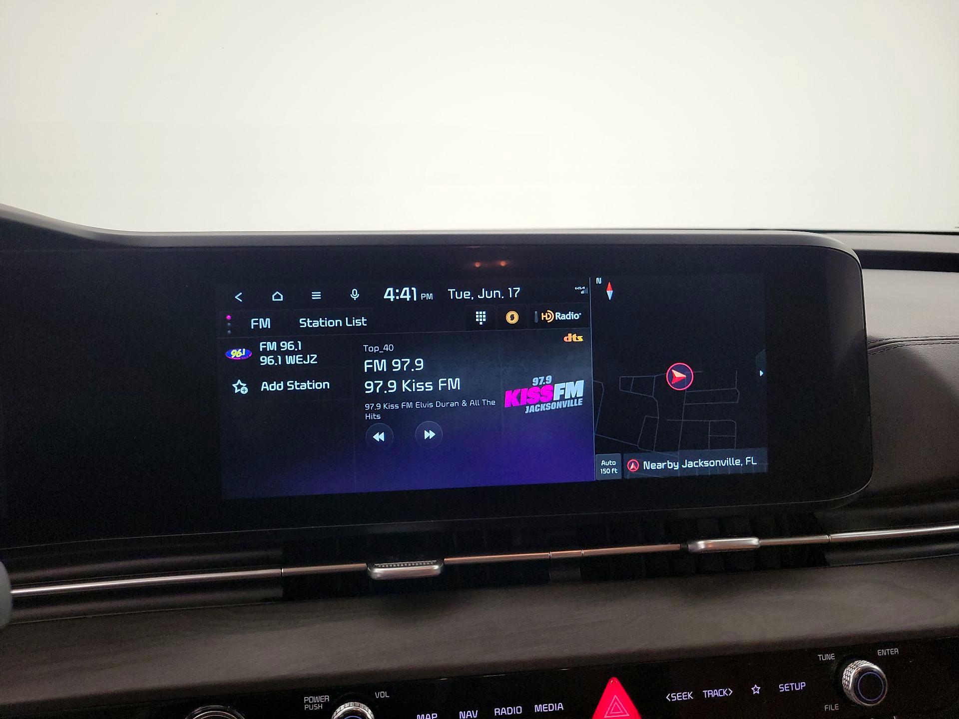 Thumbnail: 2023 Kia Carnival - 16