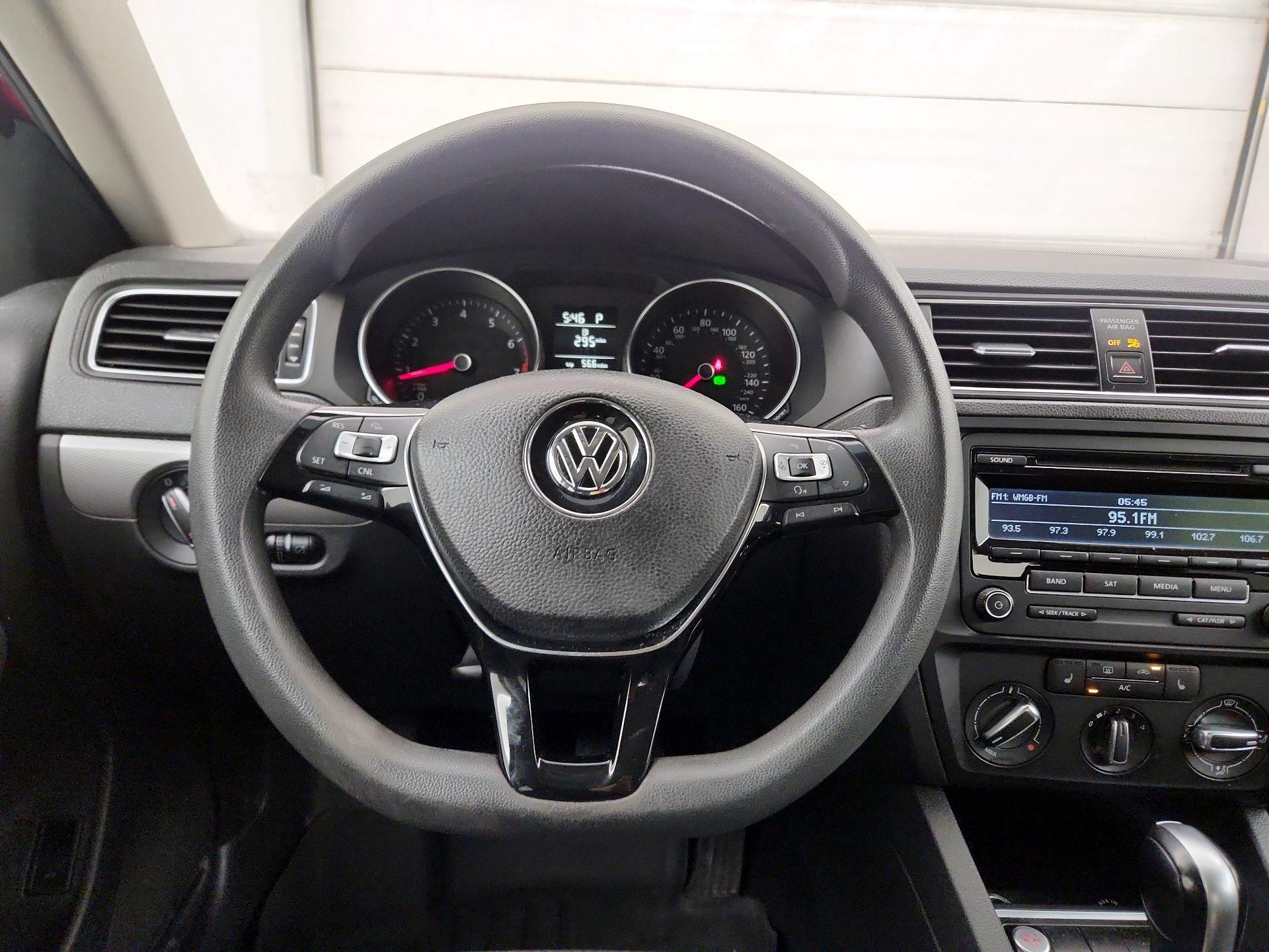 Thumbnail: 2015 Volkswagen Jetta - 10