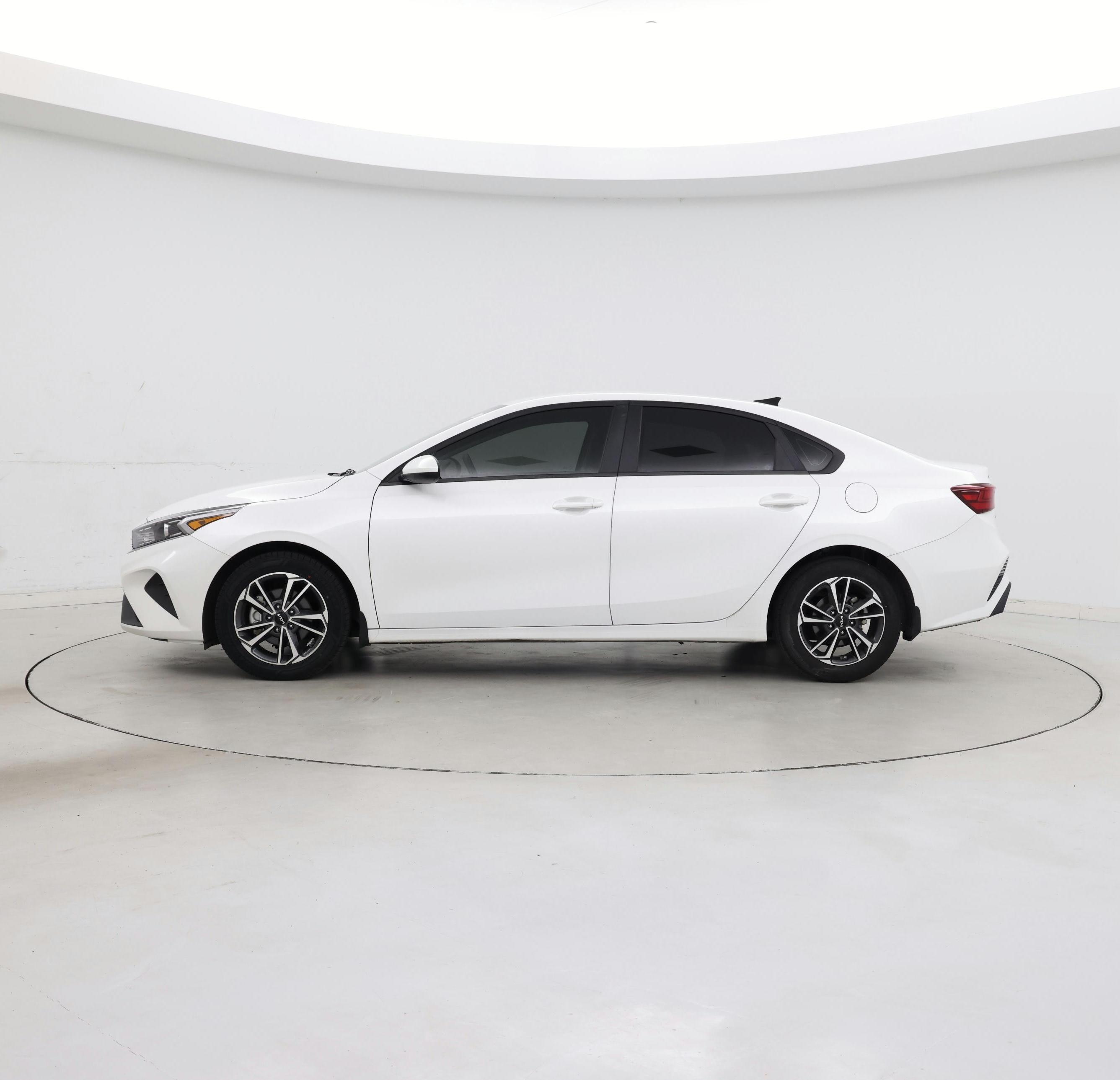 Thumbnail: 2024 Kia Forte - 3