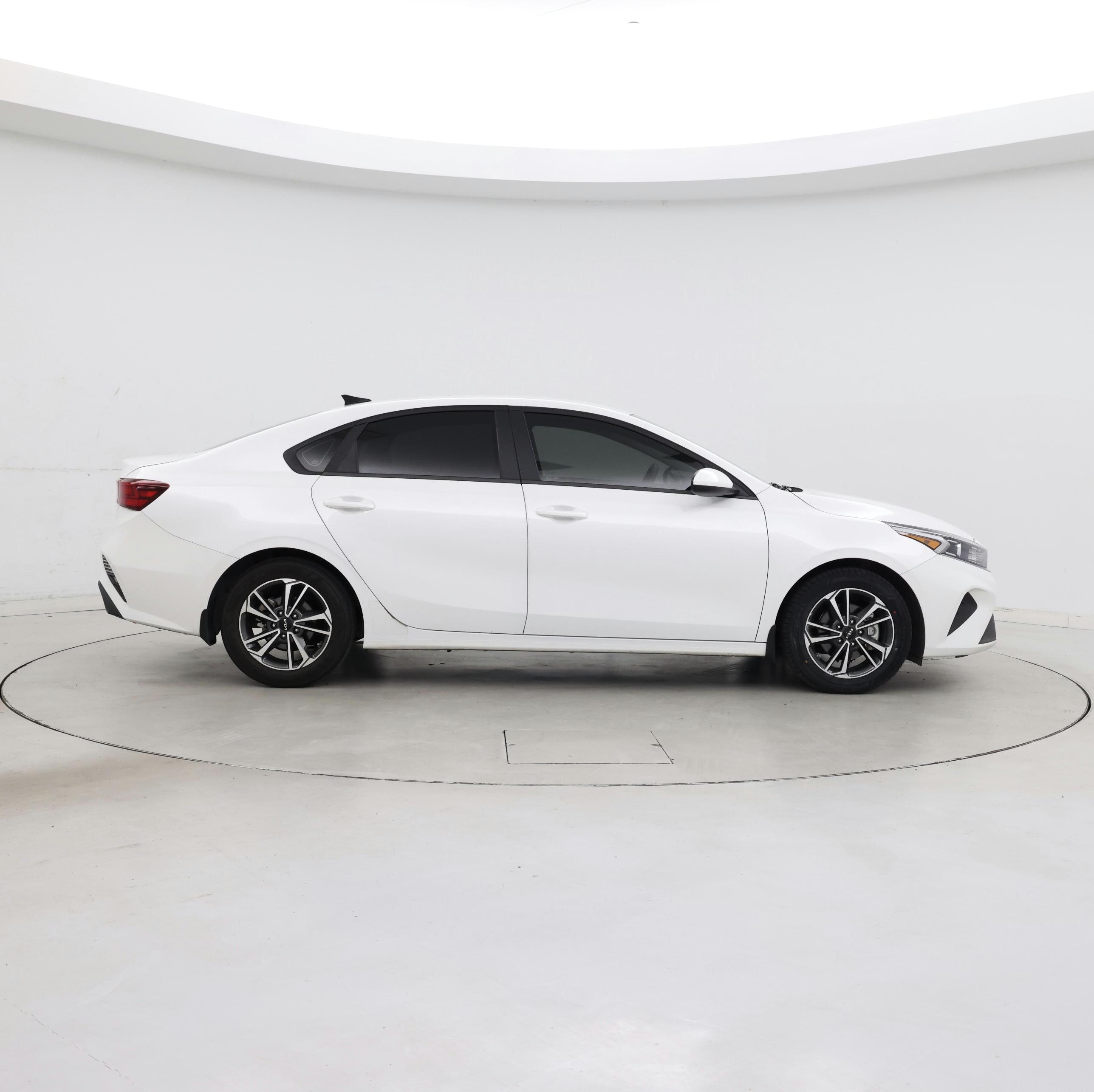 Thumbnail: 2024 Kia Forte - 7