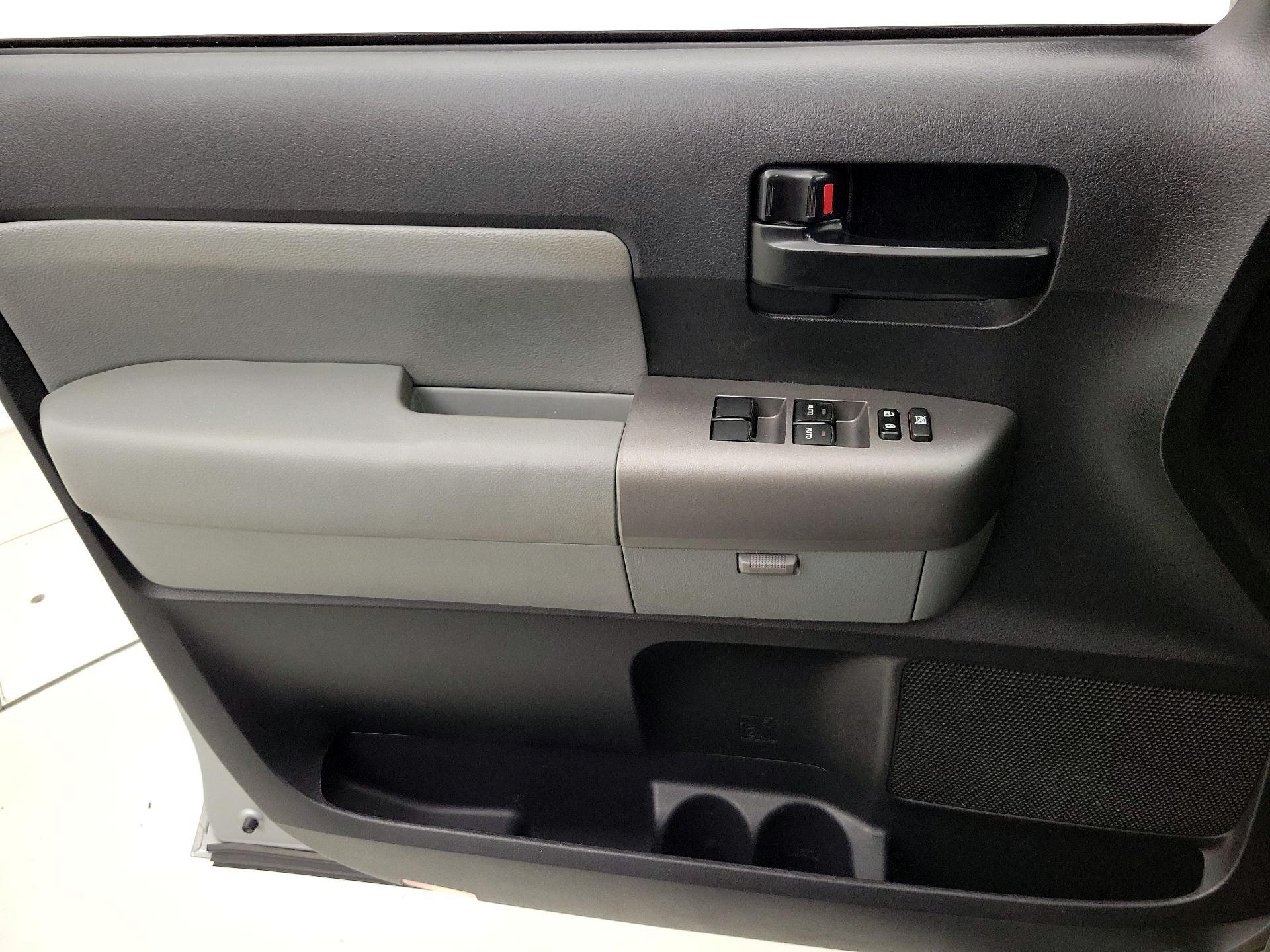 Thumbnail: 2016 Toyota Sequoia - 12
