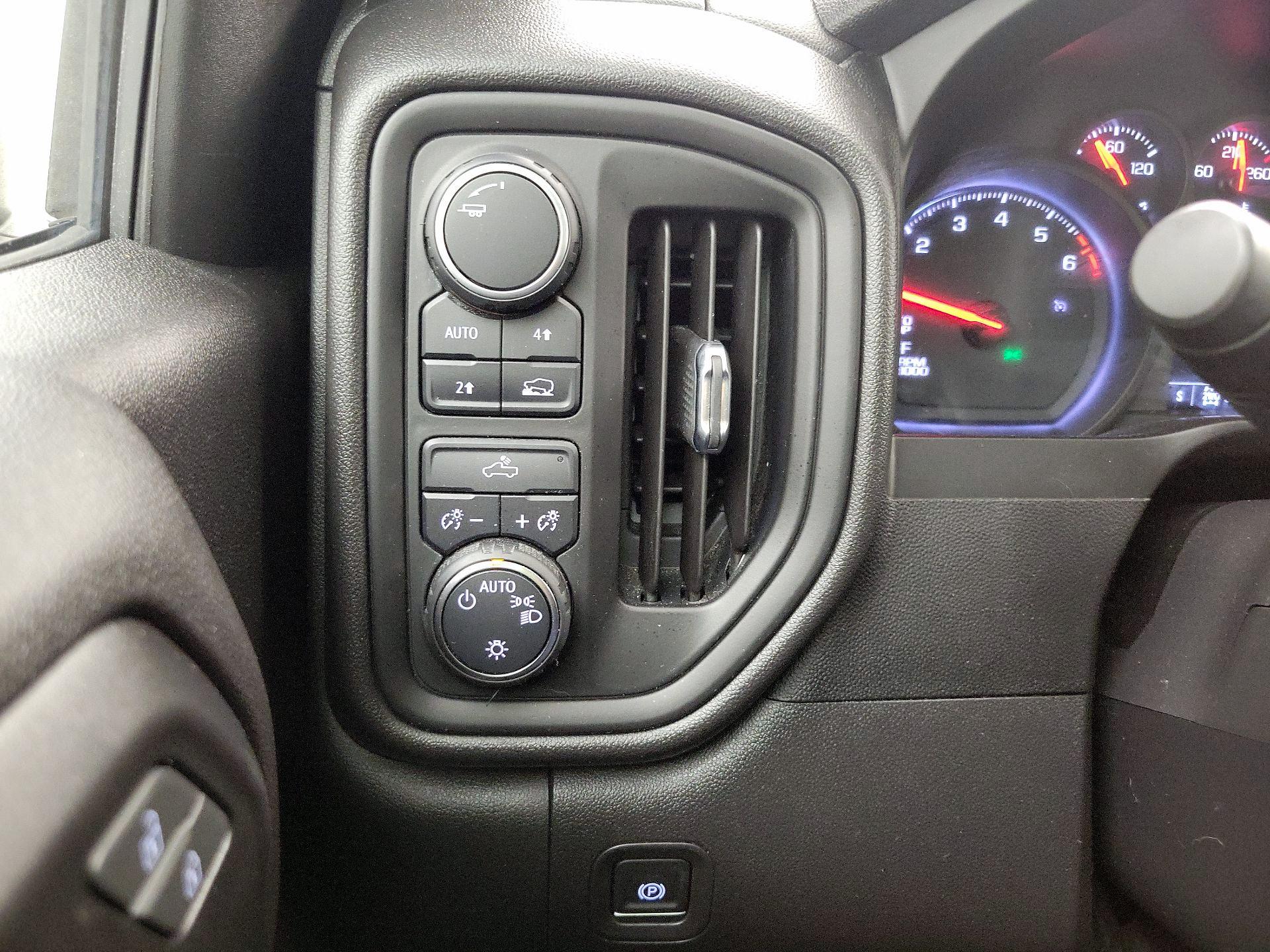 Thumbnail: 2020 Chevrolet Silverado 1500 - 13