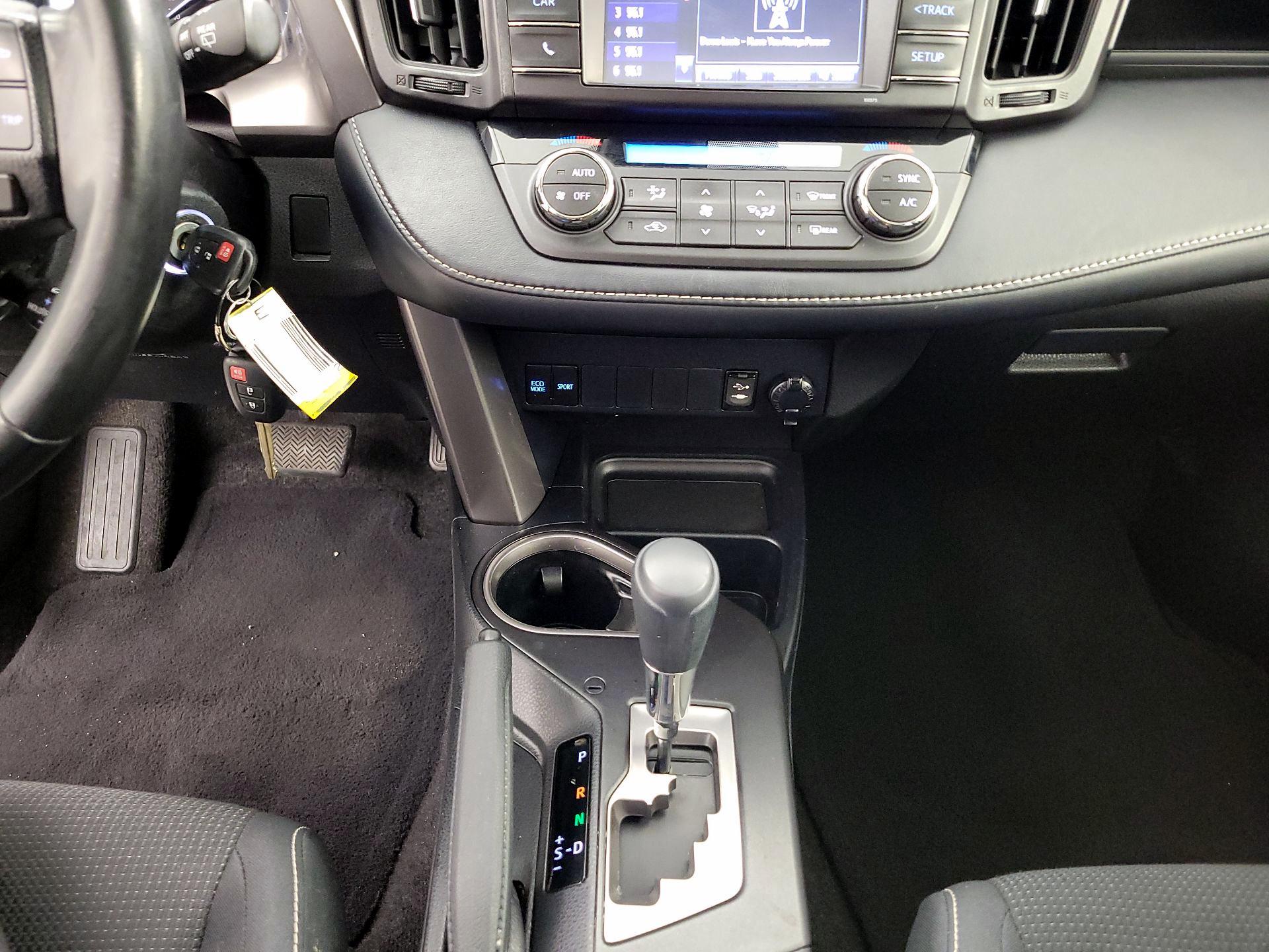Thumbnail: 2018 Toyota RAV4 - 17