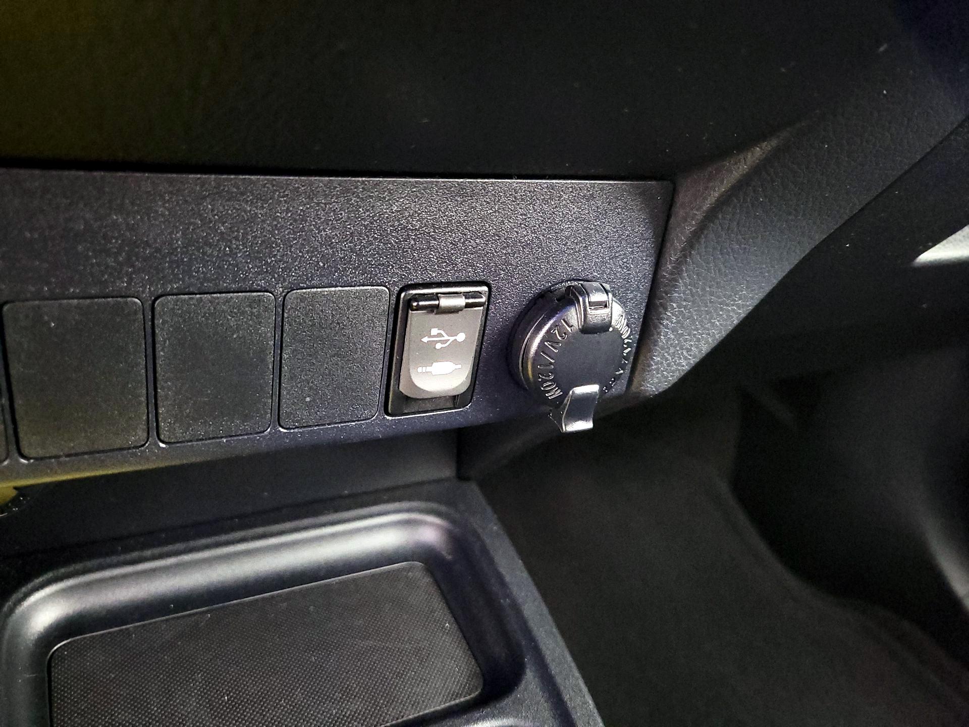 Thumbnail: 2018 Toyota RAV4 - 18