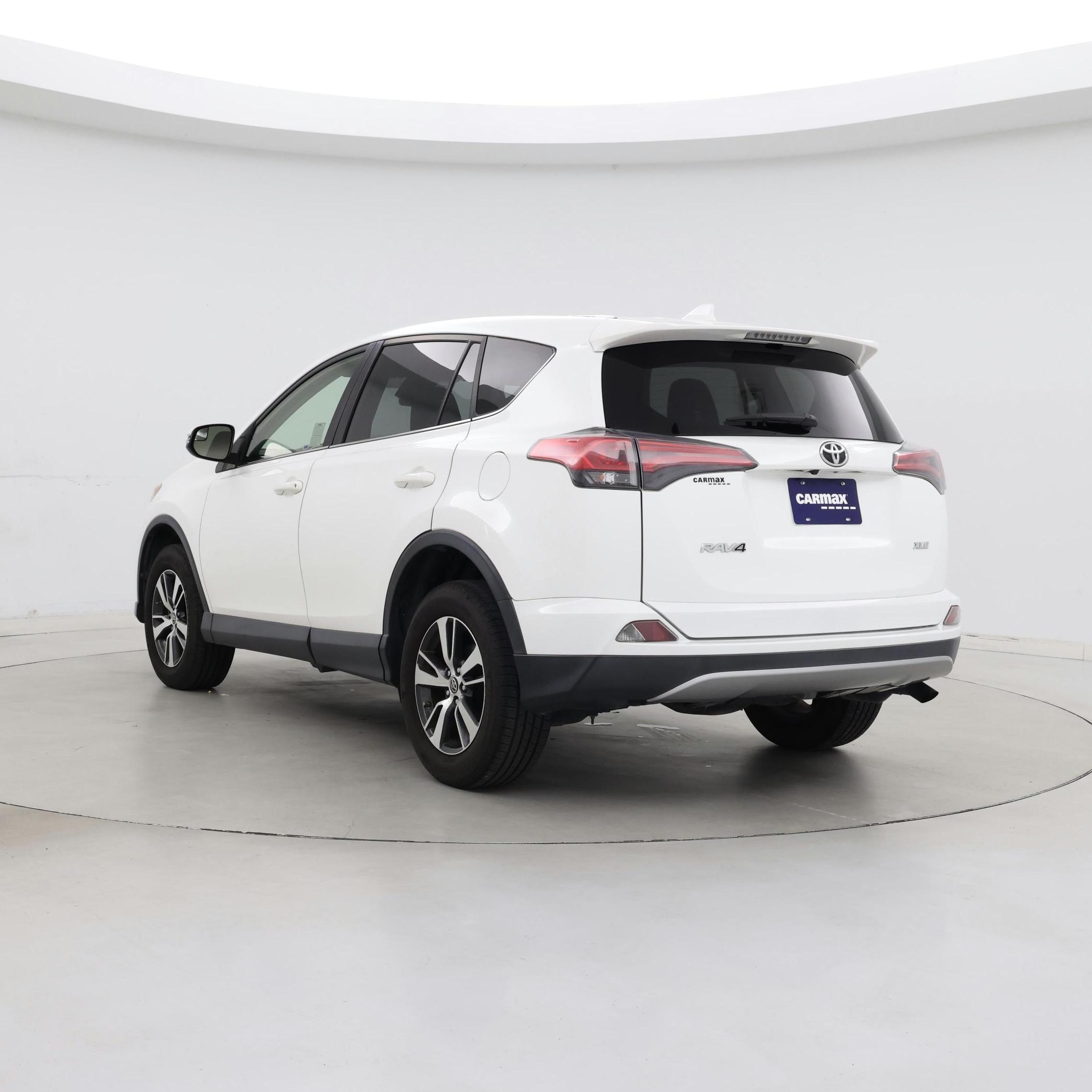 Thumbnail: 2018 Toyota RAV4 - 2