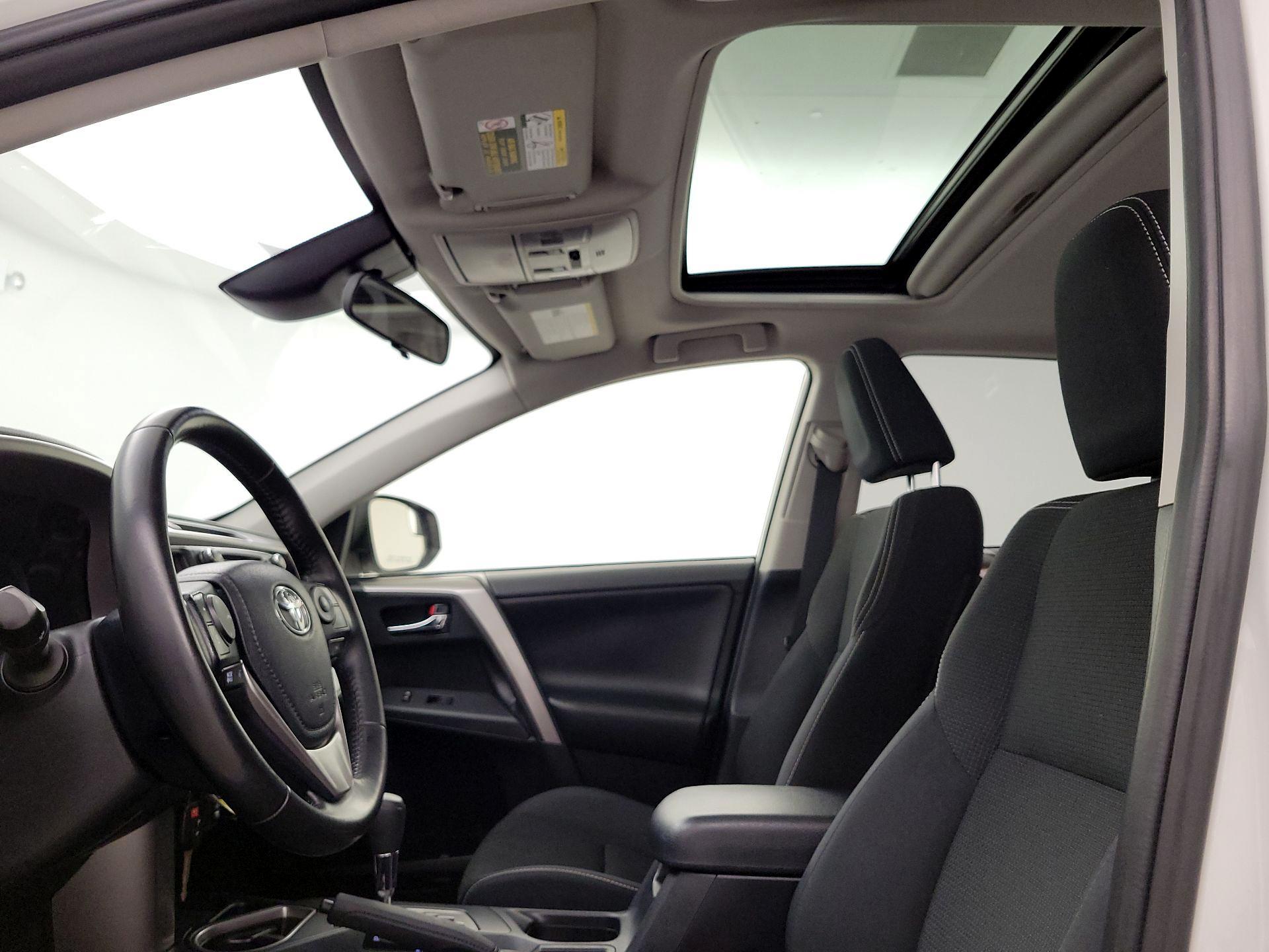 Thumbnail: 2018 Toyota RAV4 - 19