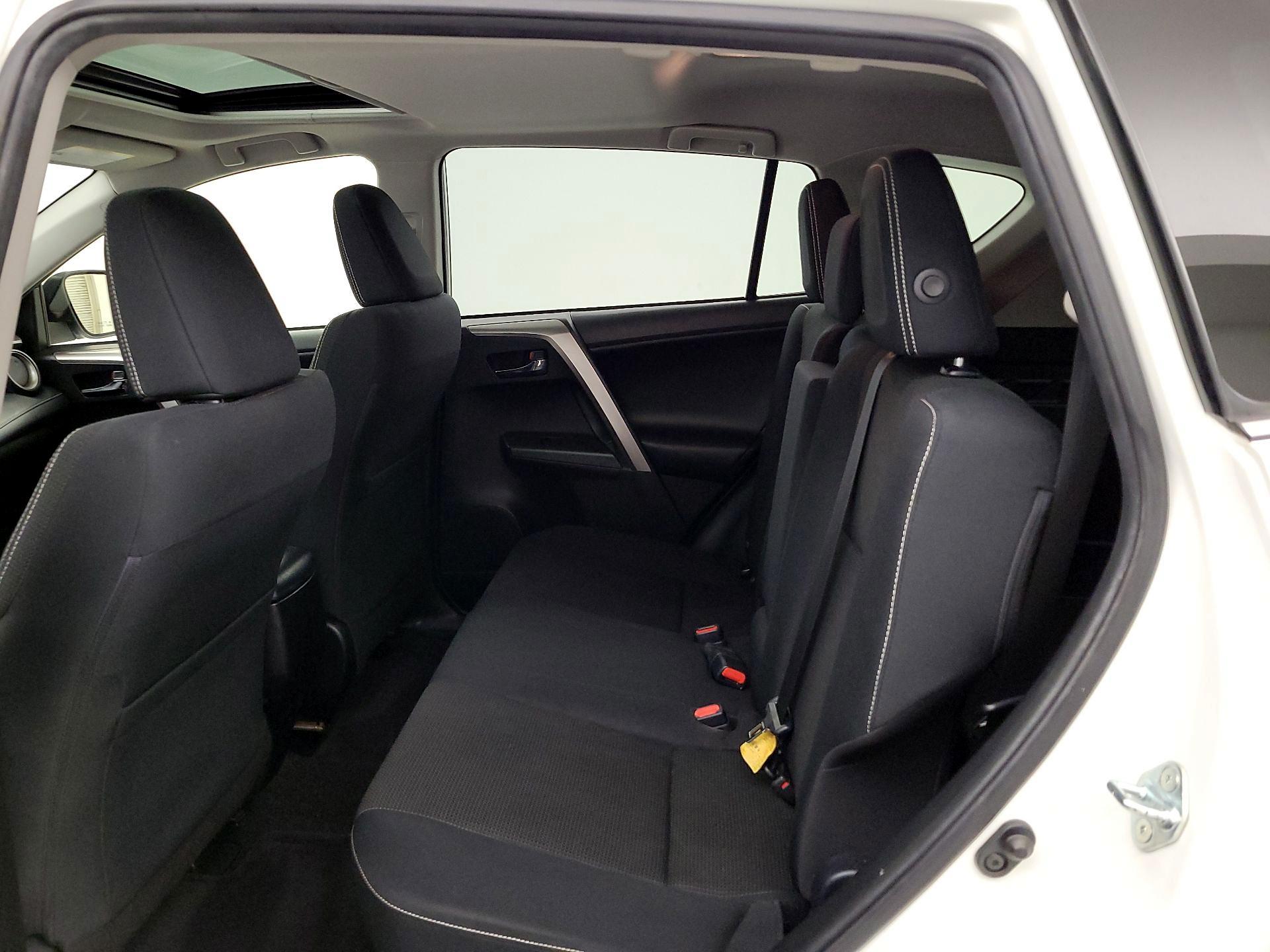Thumbnail: 2018 Toyota RAV4 - 20