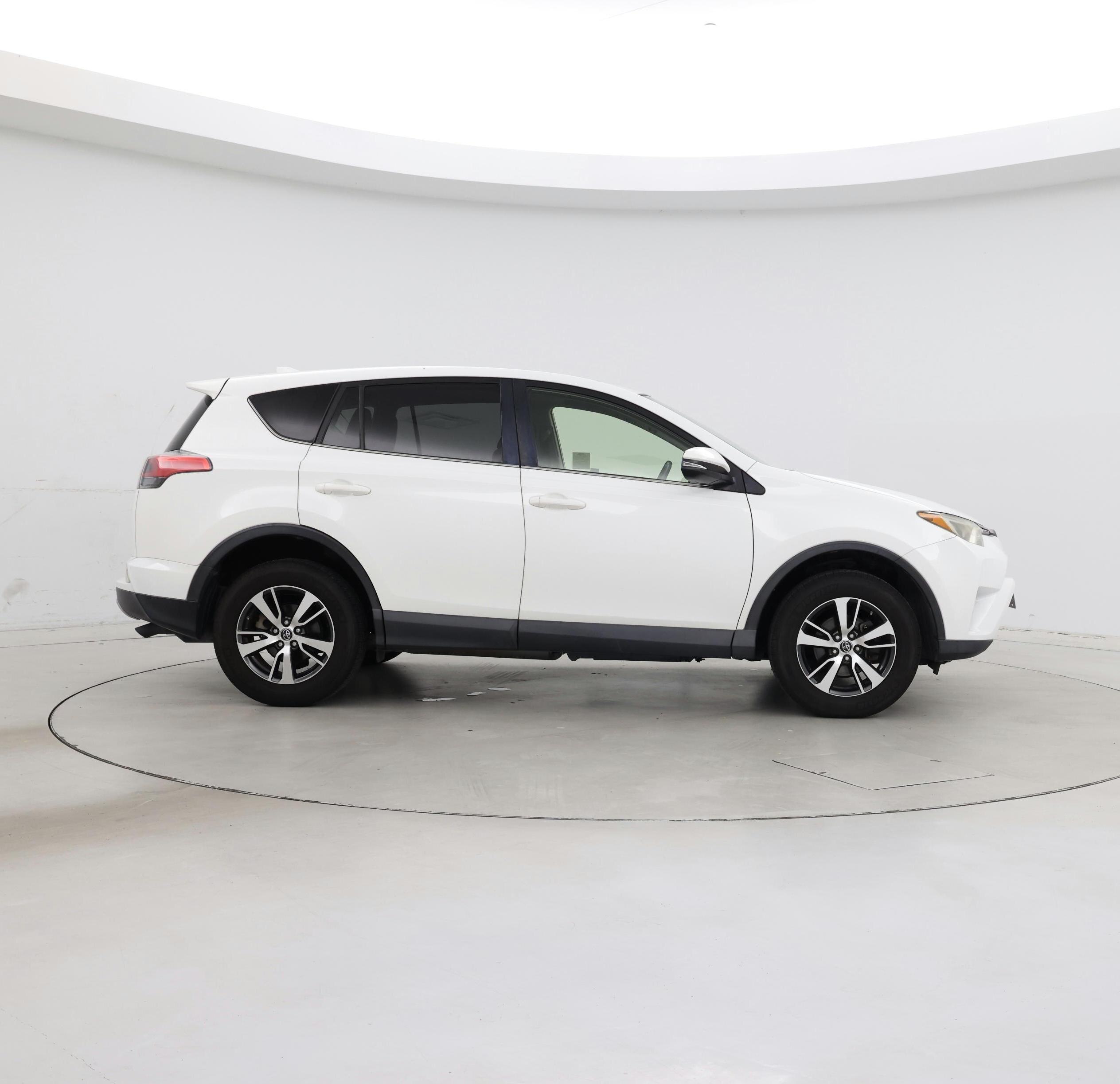 Thumbnail: 2018 Toyota RAV4 - 7