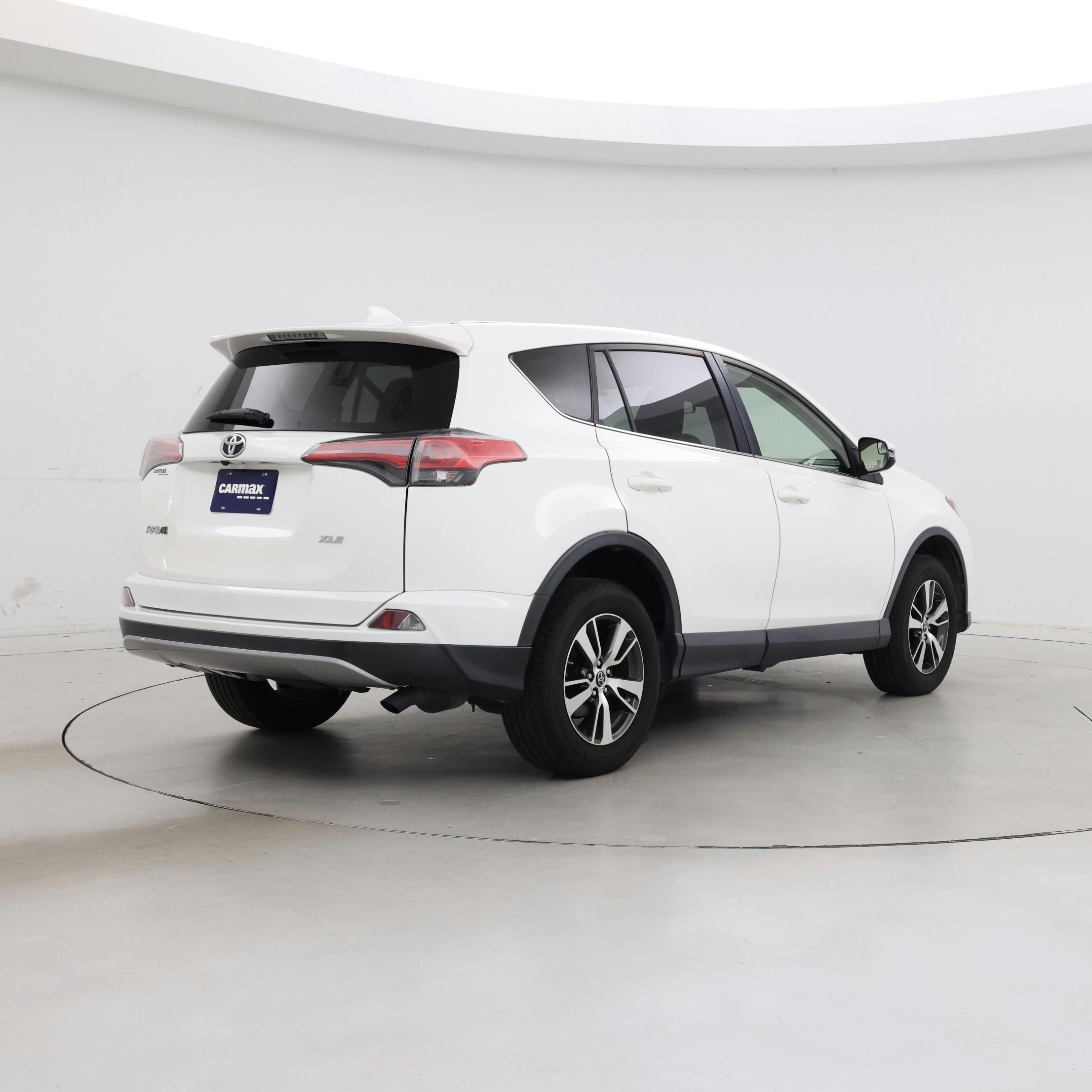 Thumbnail: 2018 Toyota RAV4 - 8