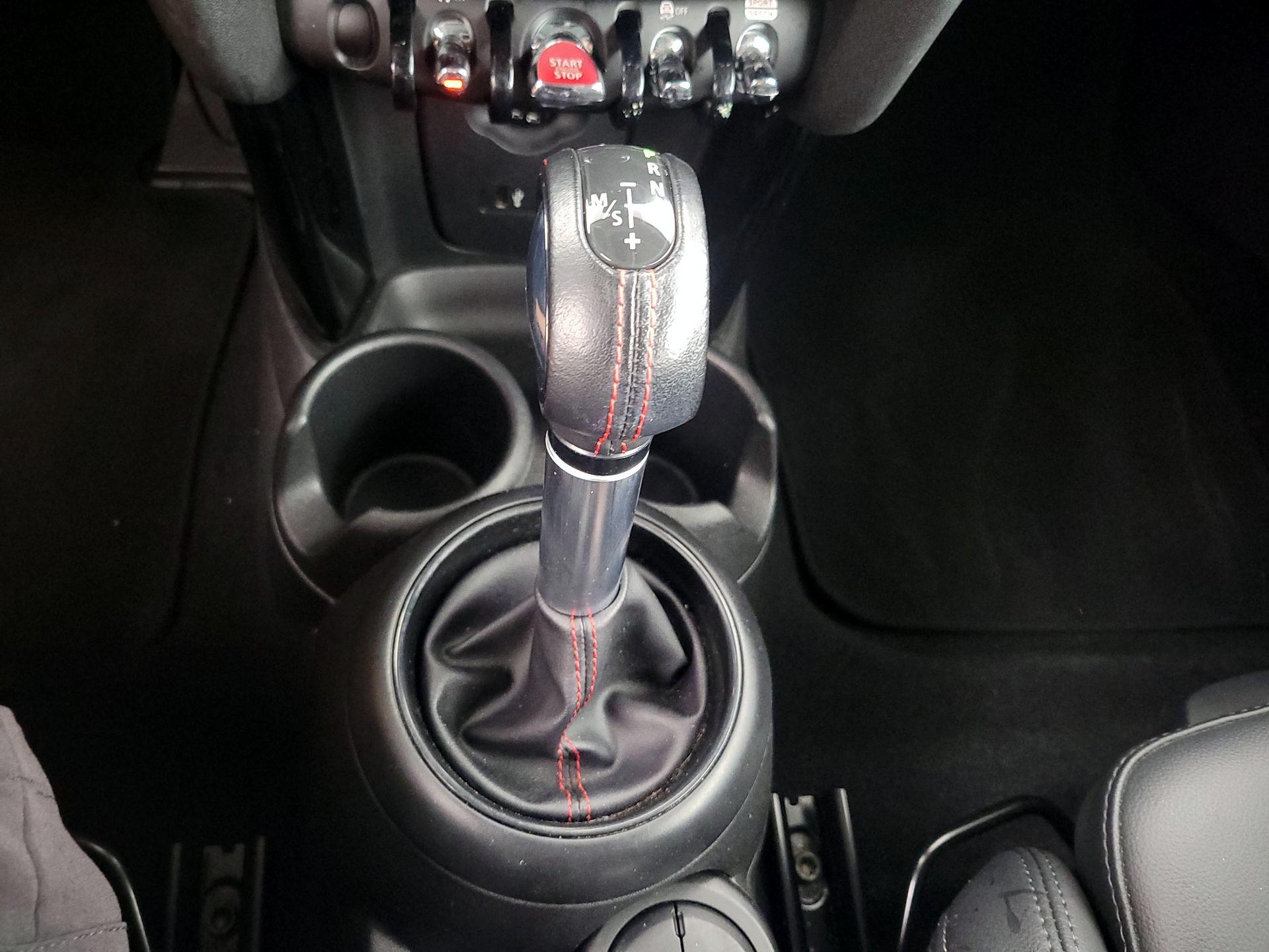 Thumbnail: 2019 MINI Cooper Hardtop - 17