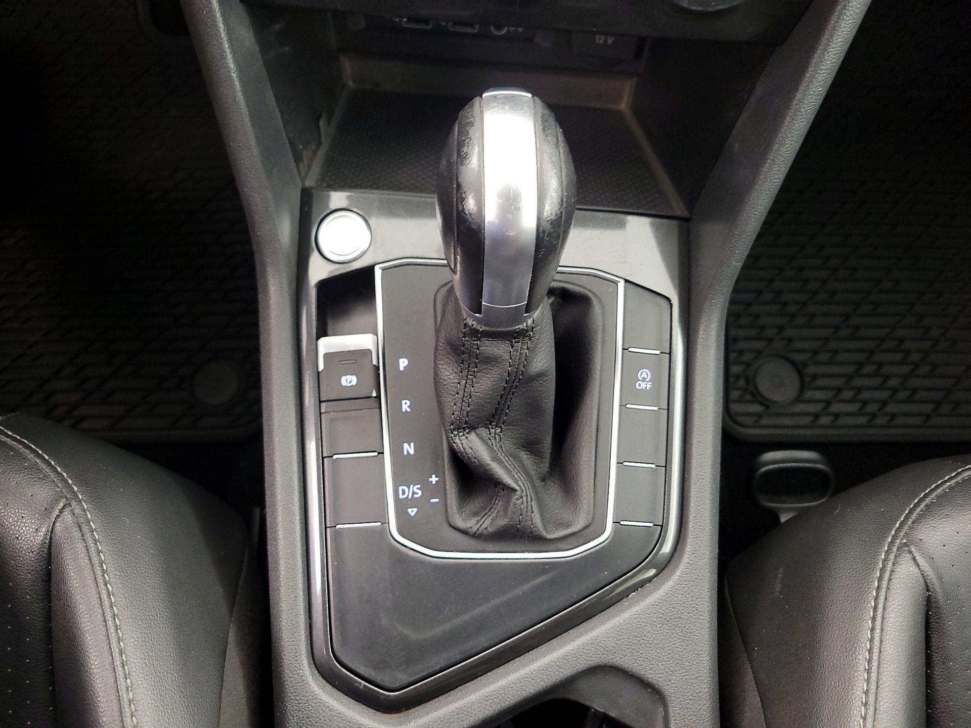 Thumbnail: 2018 Volkswagen Tiguan - 17