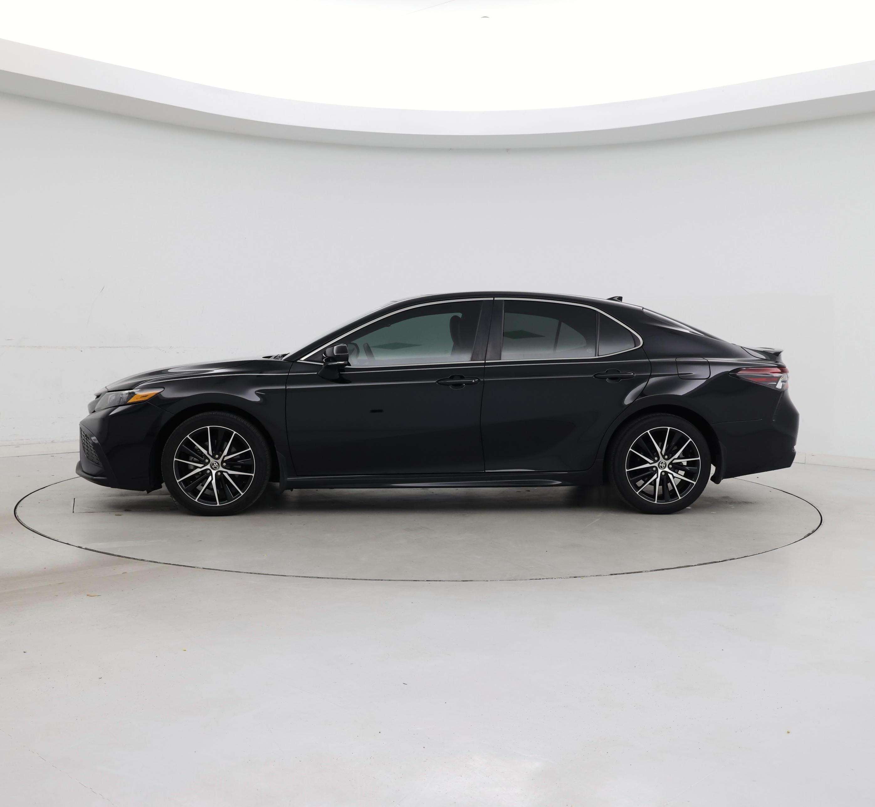 Thumbnail: 2021 Toyota Camry - 3